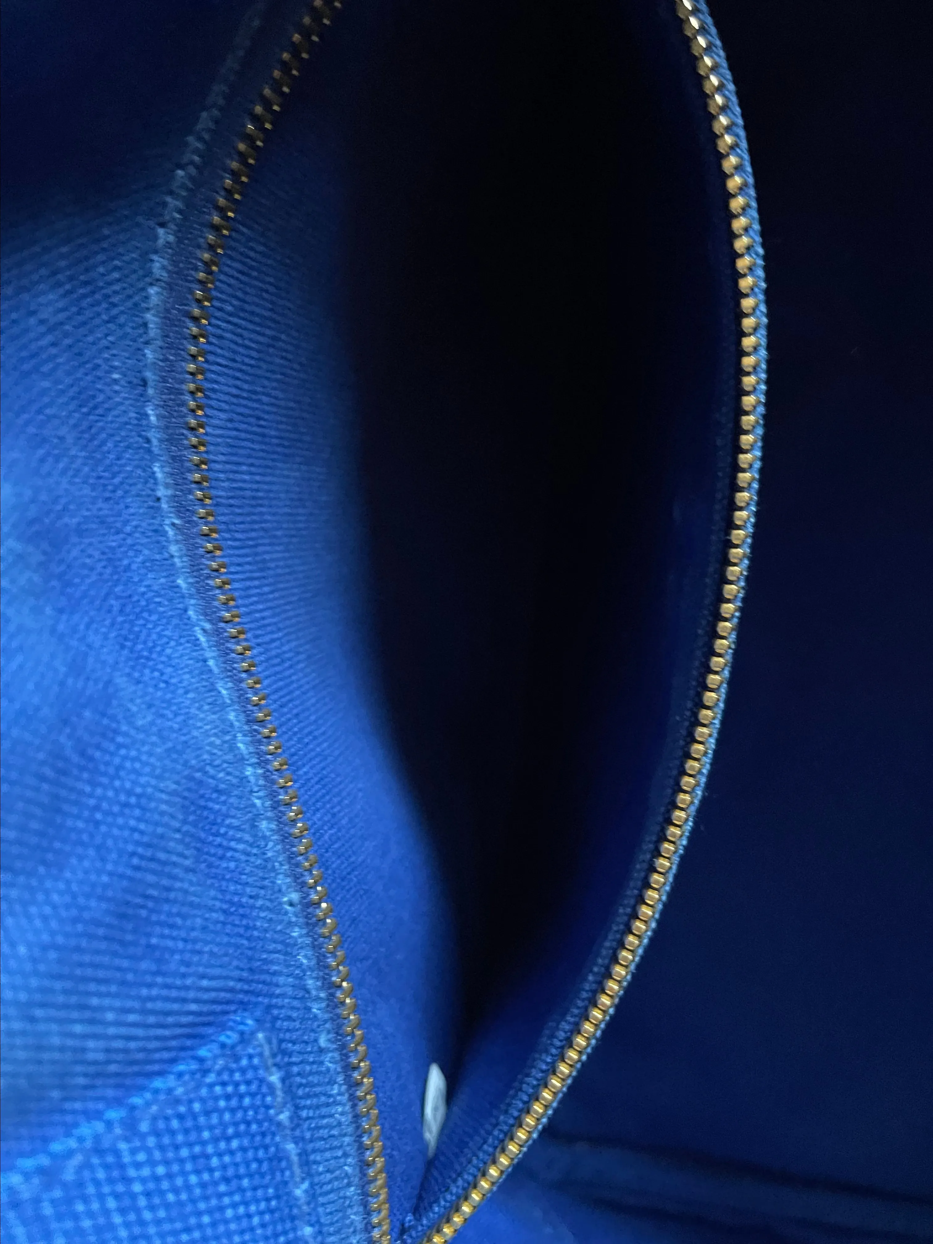 Listing Image Blurred Background