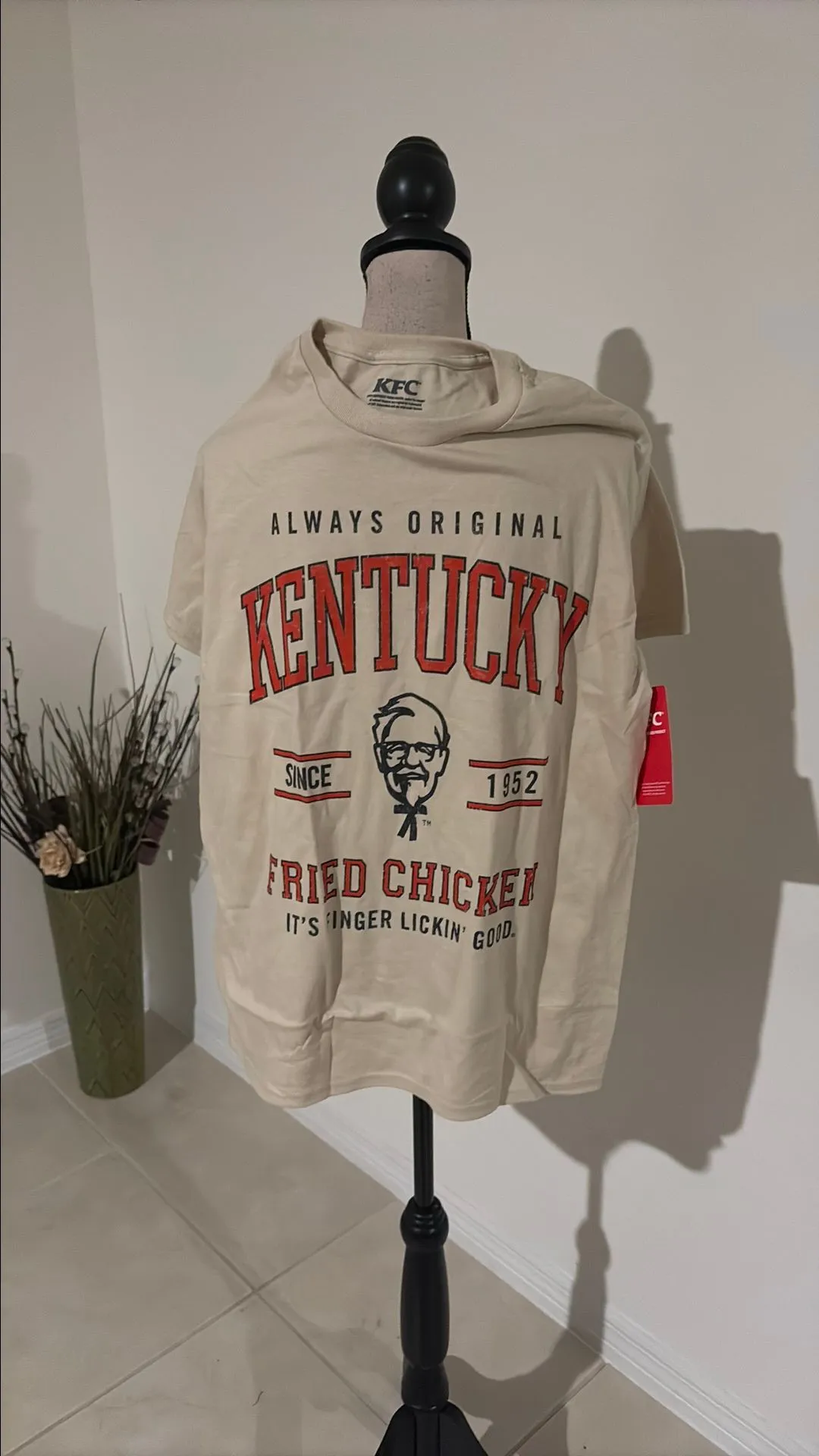 Product image for NWT medium KFC Kentucky fried chicken shirt TS28