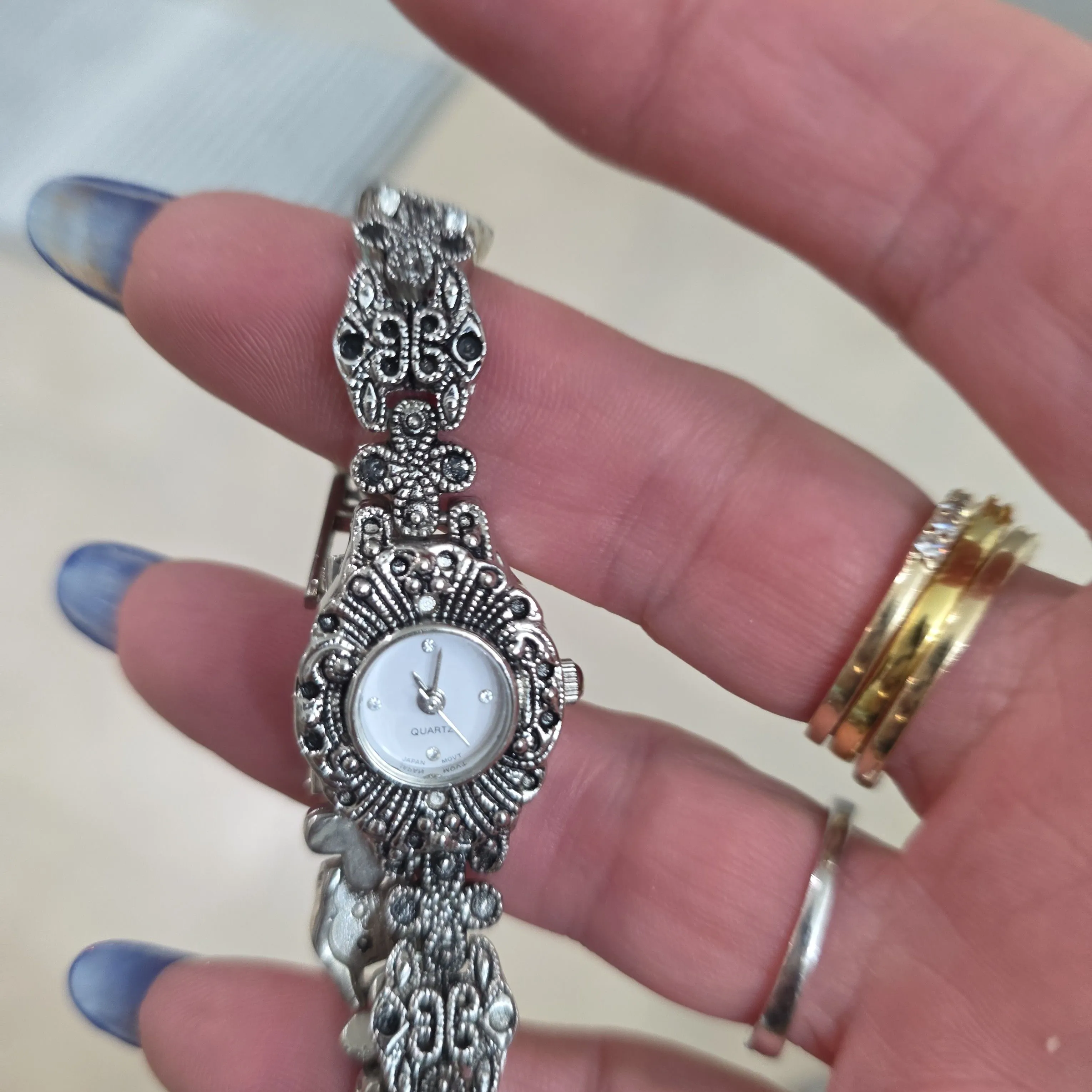 Listing Image Blurred Background