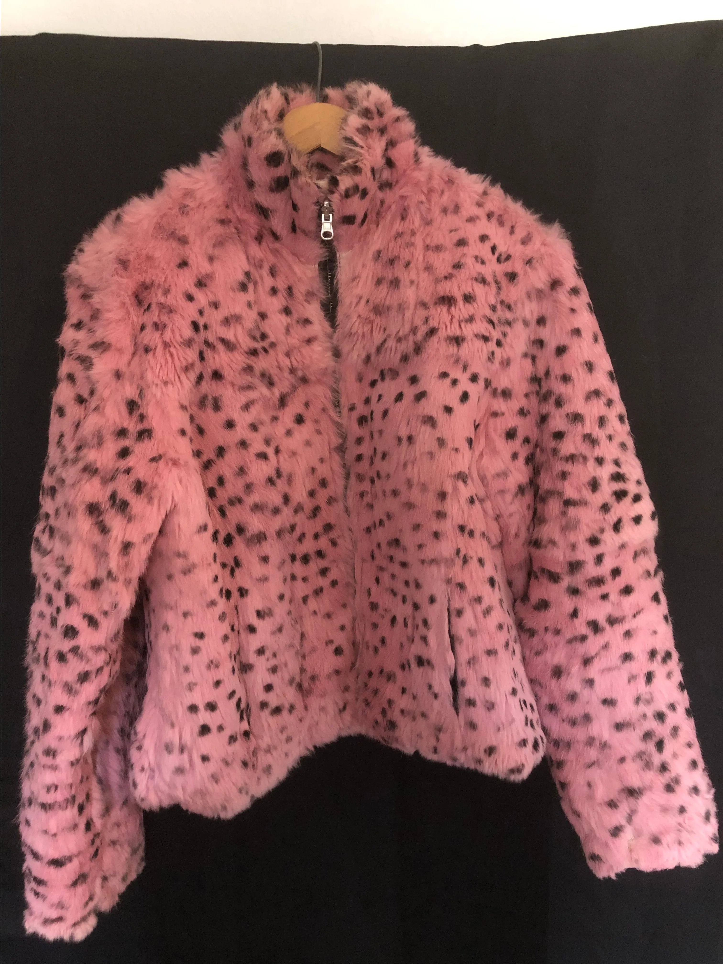 Product image for Faux fur pink leopard design