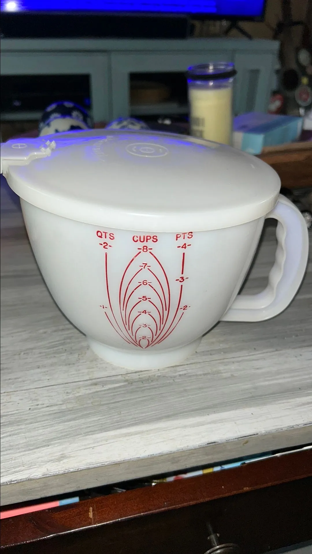 Product image for 8 cup Tupperware mix and store