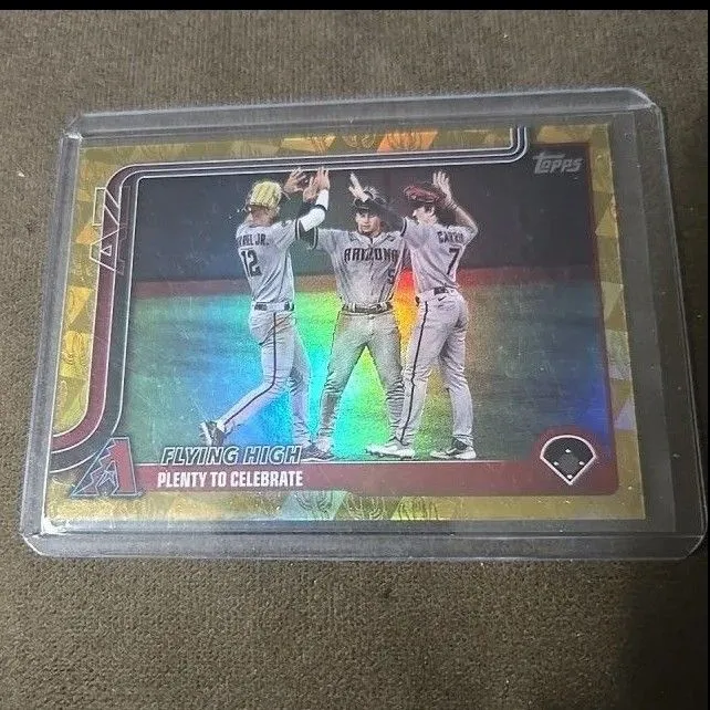 Product image for 2025 Topps Series One Arizona Diamondbacks Flying High Gold Diamanté Foil /50