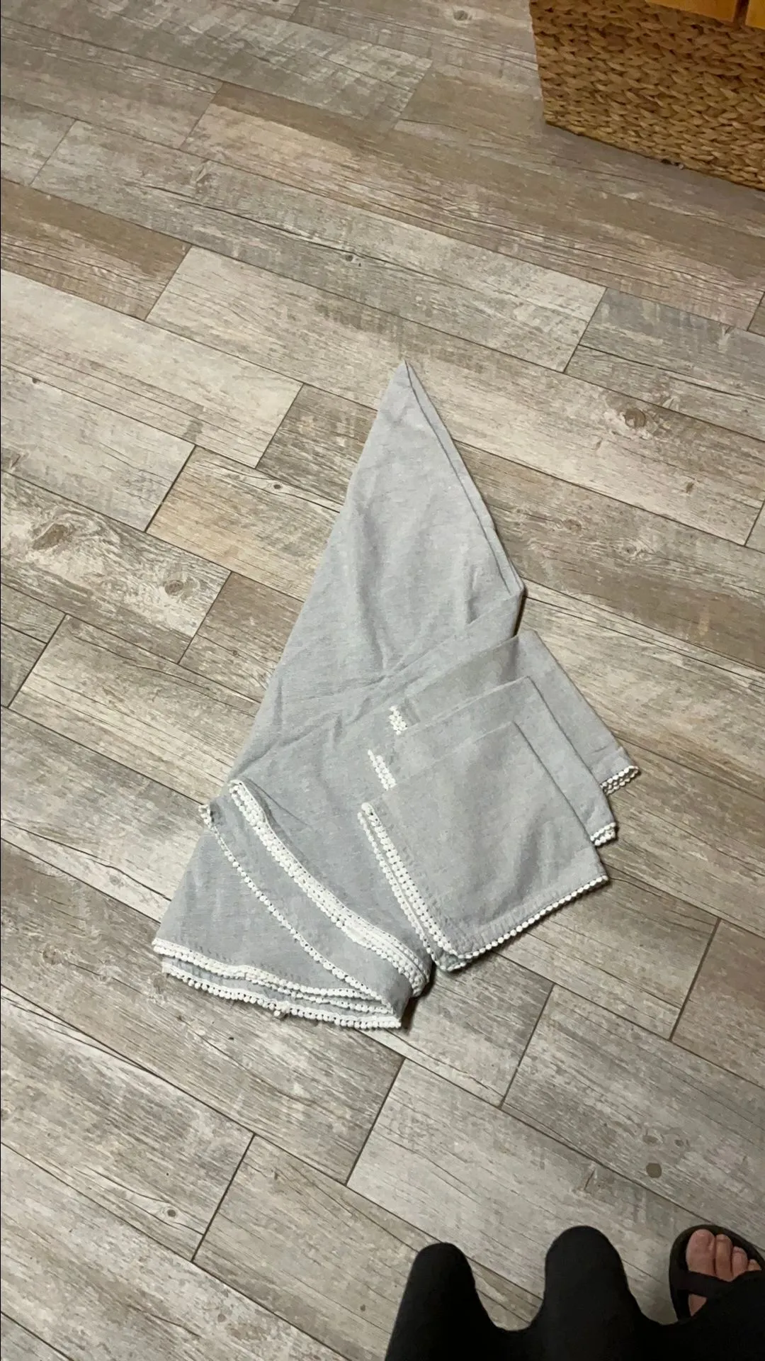 Product image for TC47. Round Gray Tablecloth +3 Napkins