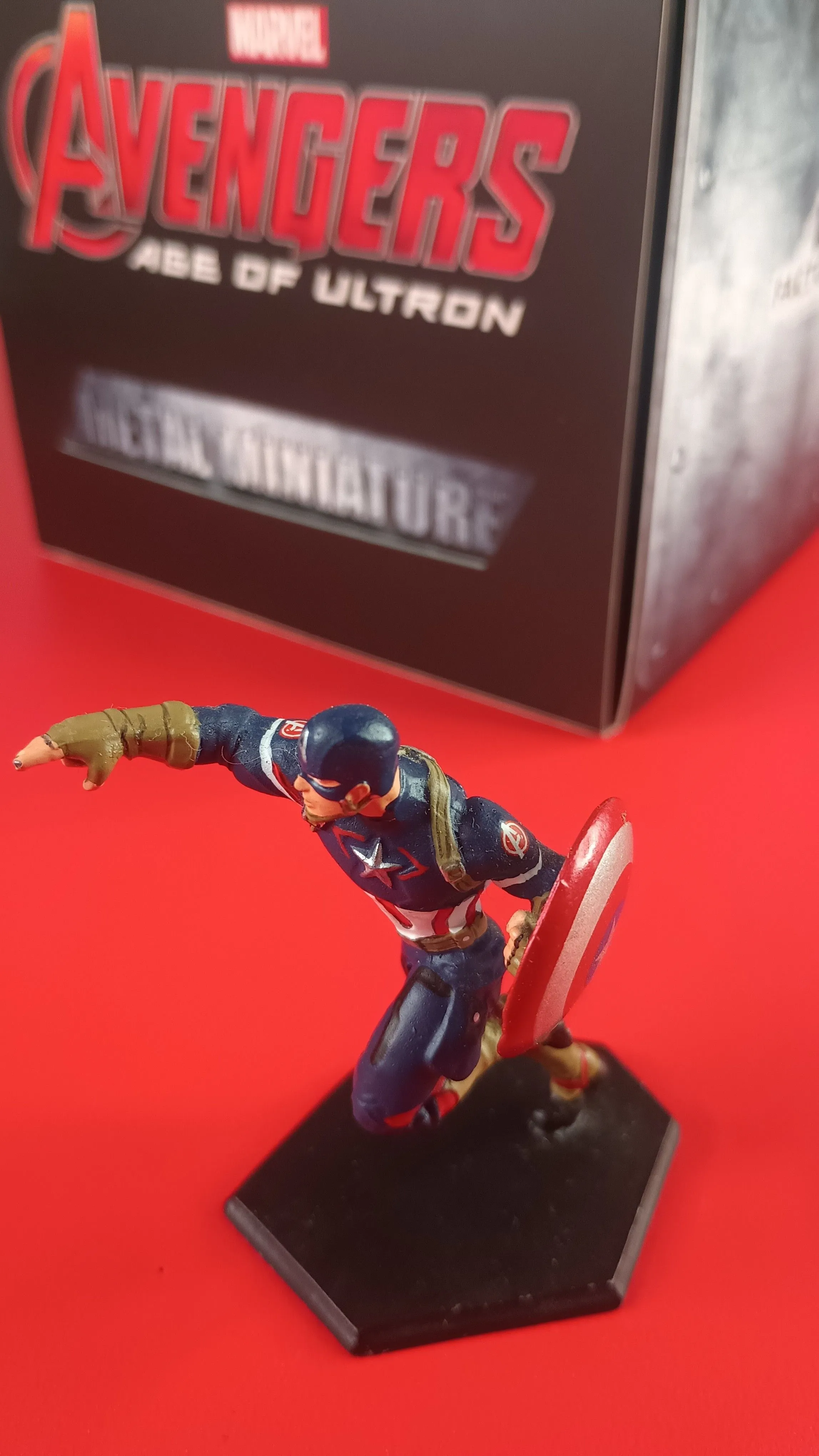 Product image for Avengers Age of Ultron Captain America metal Figure Figurine w coa