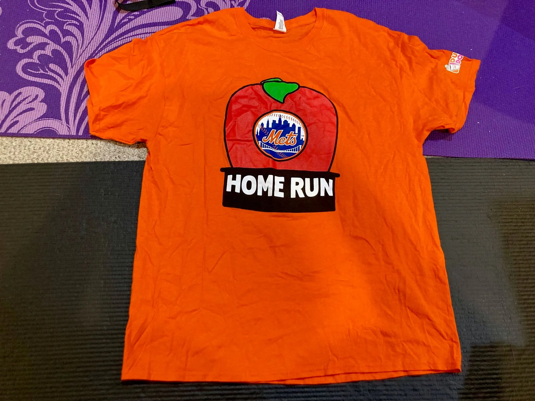 Product image for New York Mets Home Run Apple Subway Series SGA T-Shirt men's size-XL 6/8/18 New