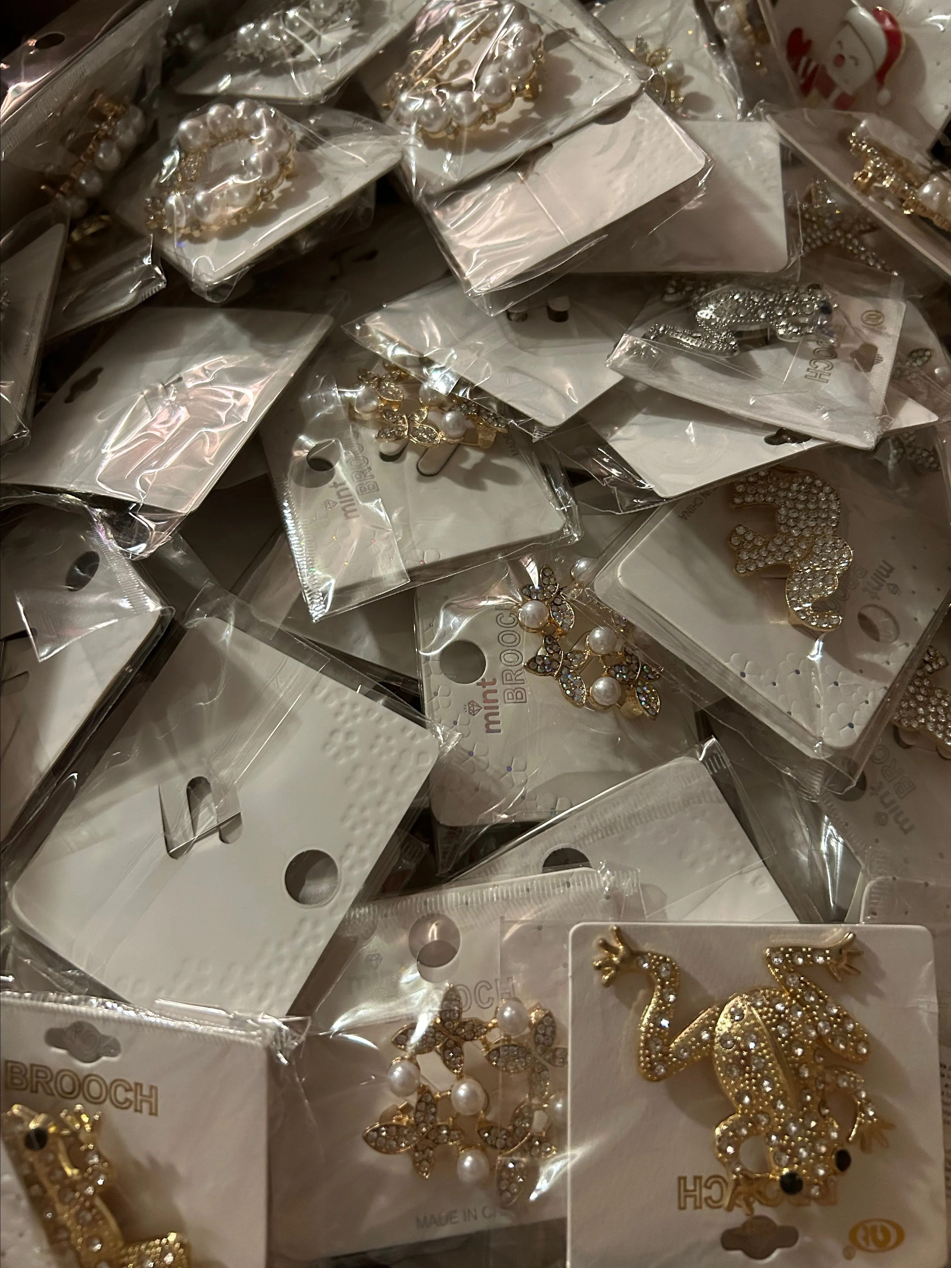 Product image for Brooches/ Pins Bling Bling x12