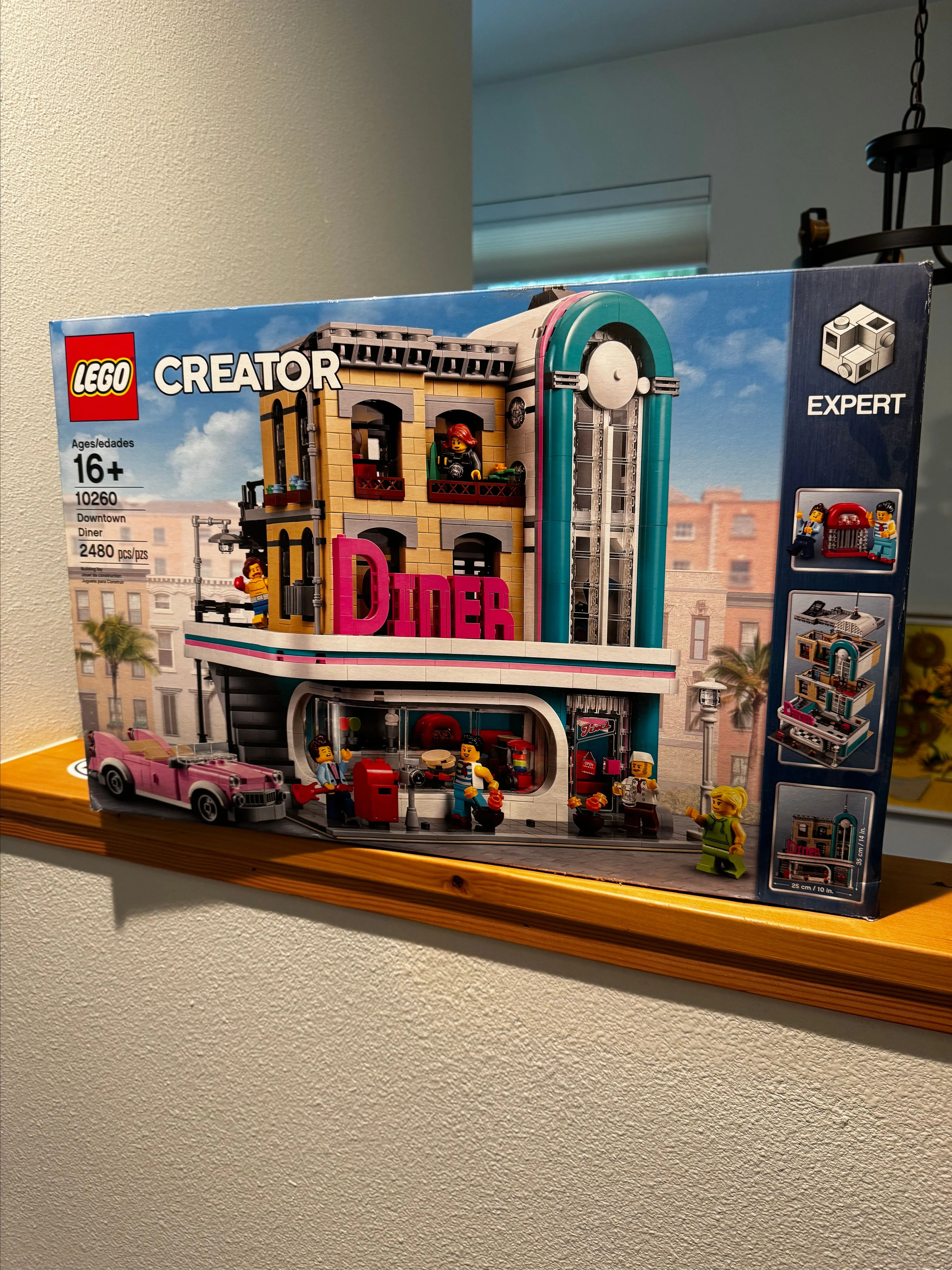Product image for LEGO Creator Expert 10260 Downtown Diner