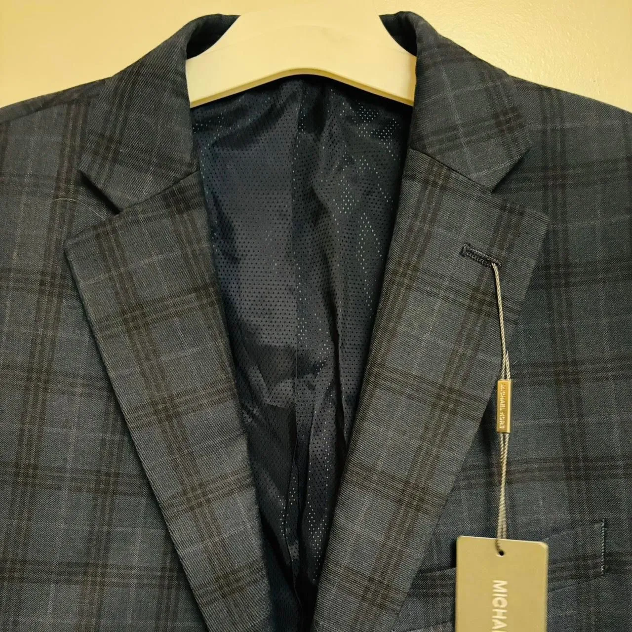 Listing Image Blurred Background