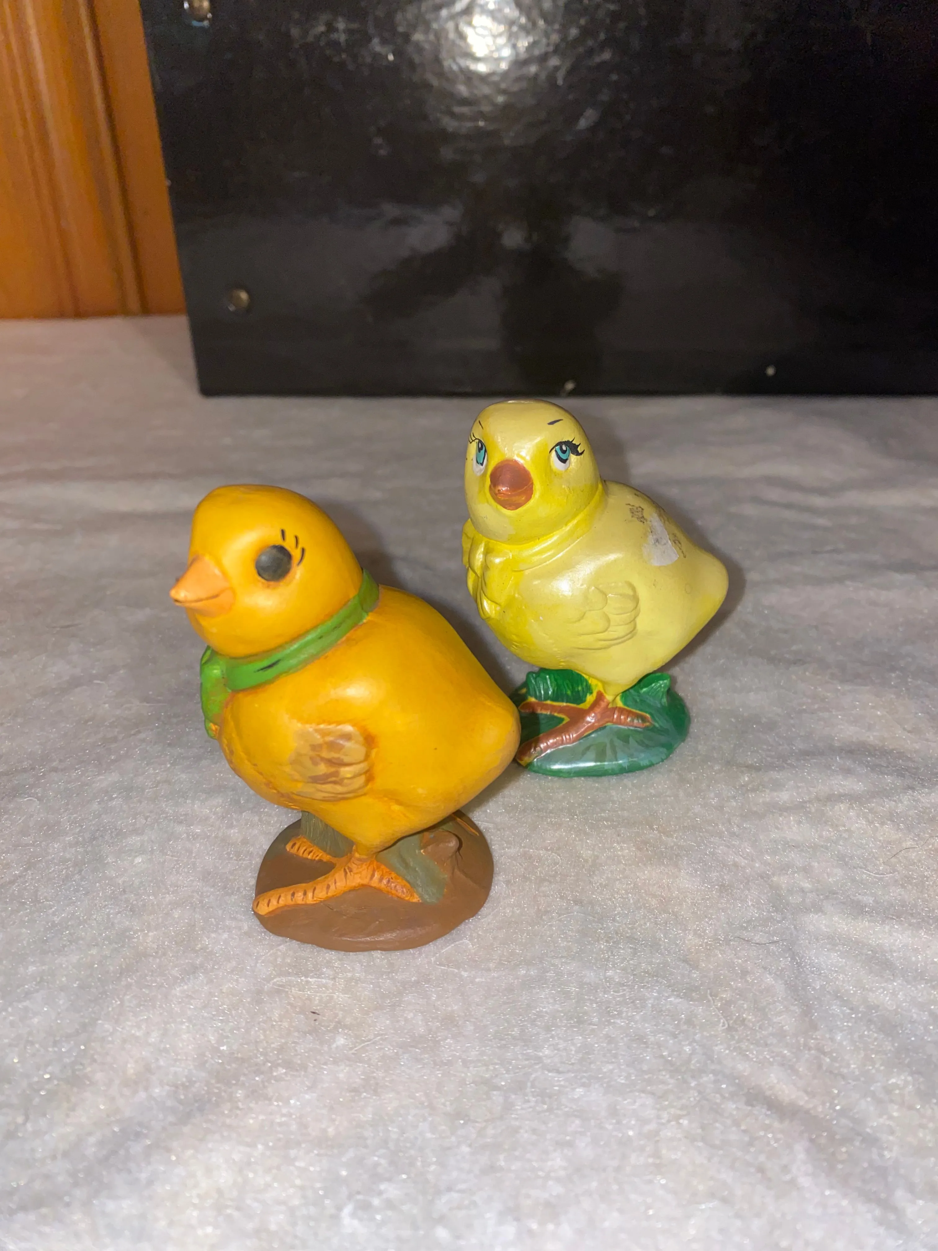 Product image for Pair of ceramic chickens