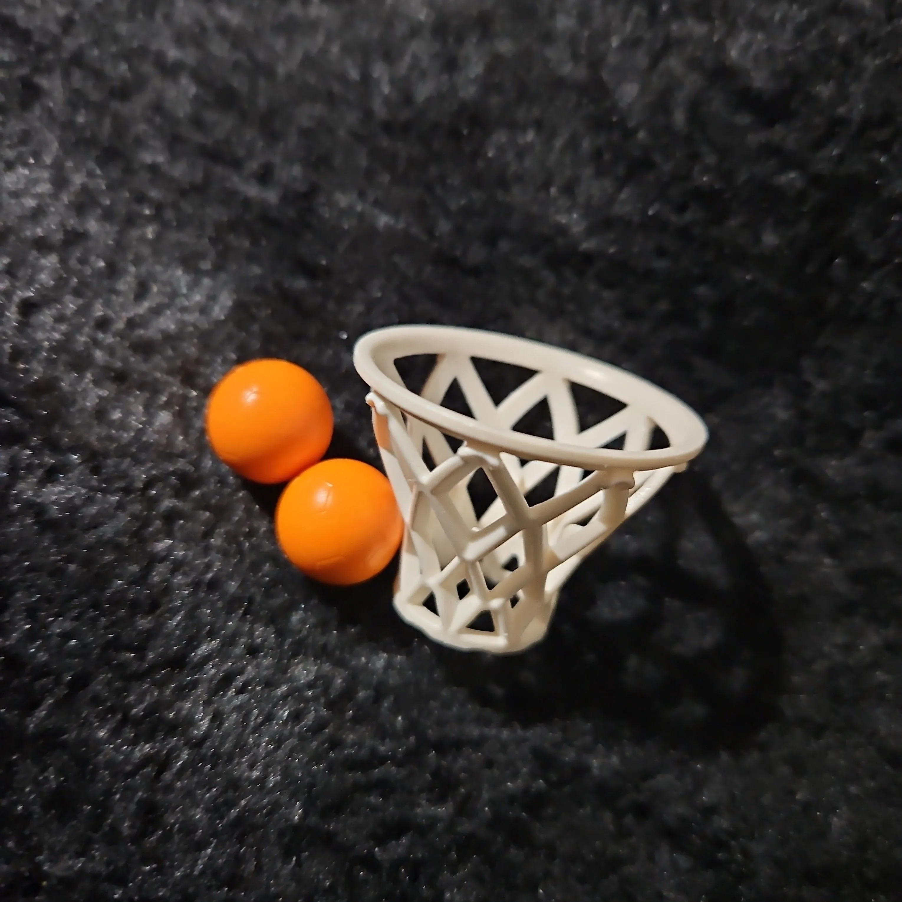 Product image for Basketball Hoop and 2 Basketballs - City - Lego