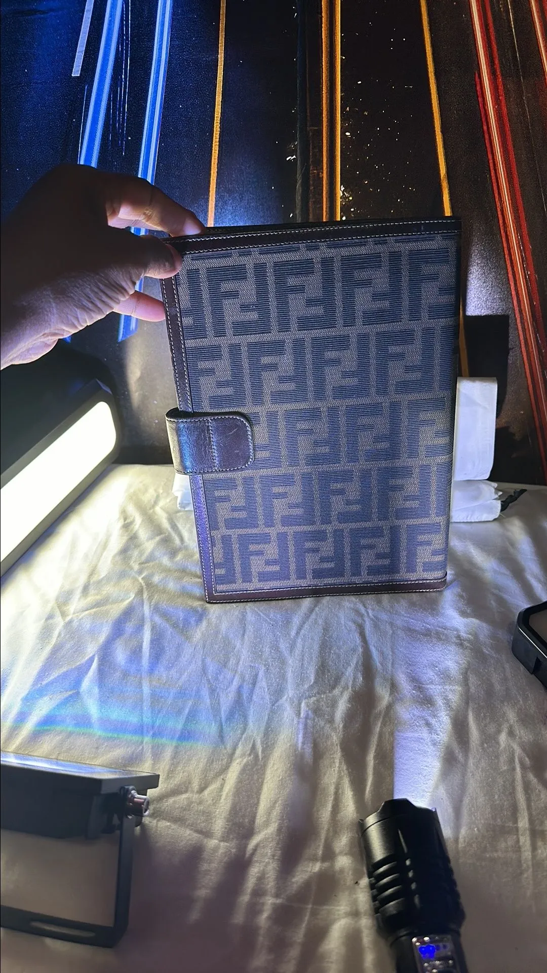 Listing Image Blurred Background
