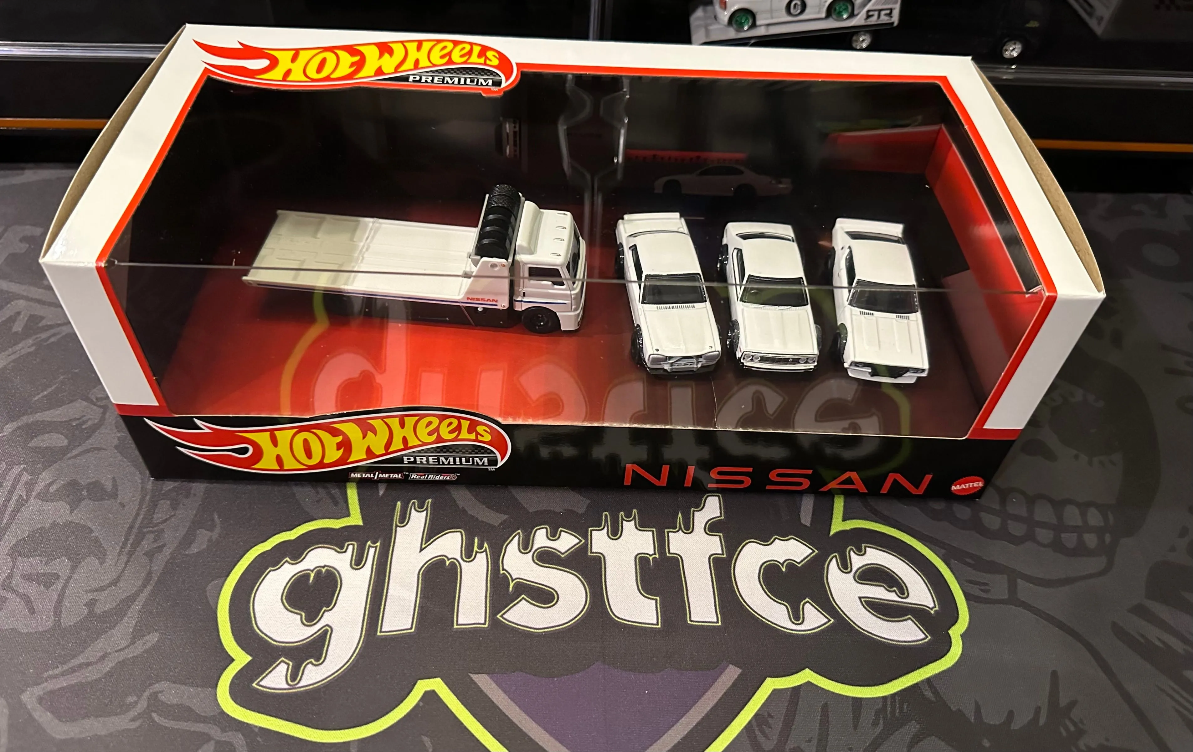 Product image for Hot Wheels Premium Nissan Skyline diorama