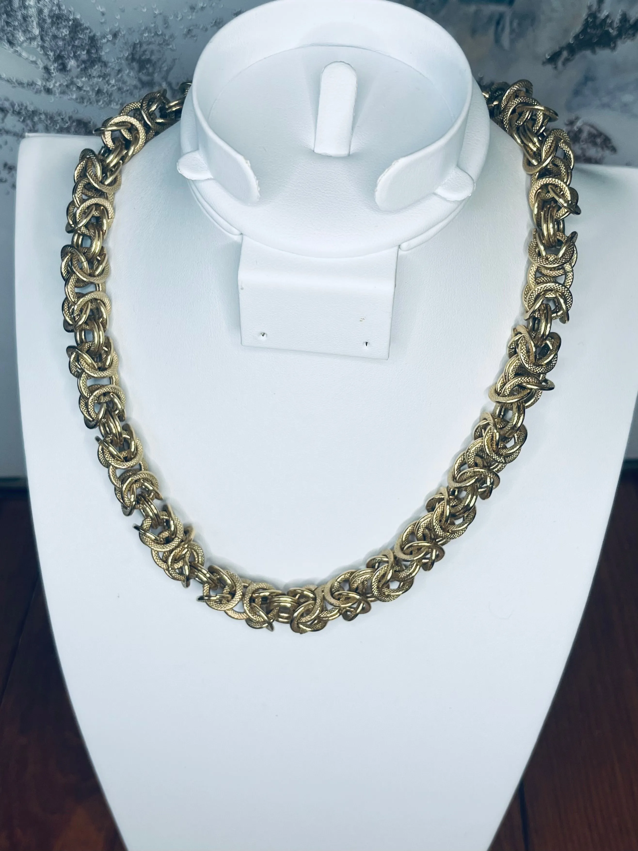 Product image for N32- Fabulous gold toned chunky link chain