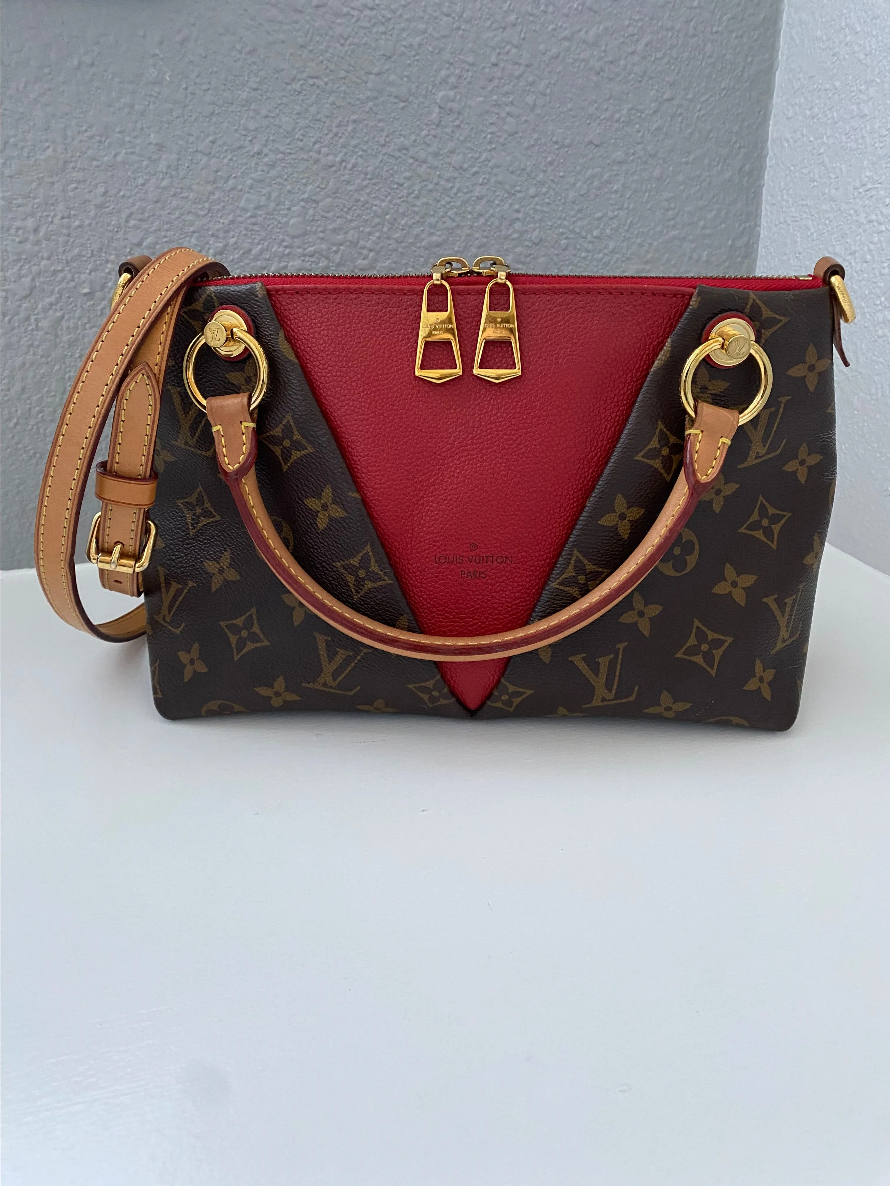 Product image for Louis Vuitton V Tote BB Bag
