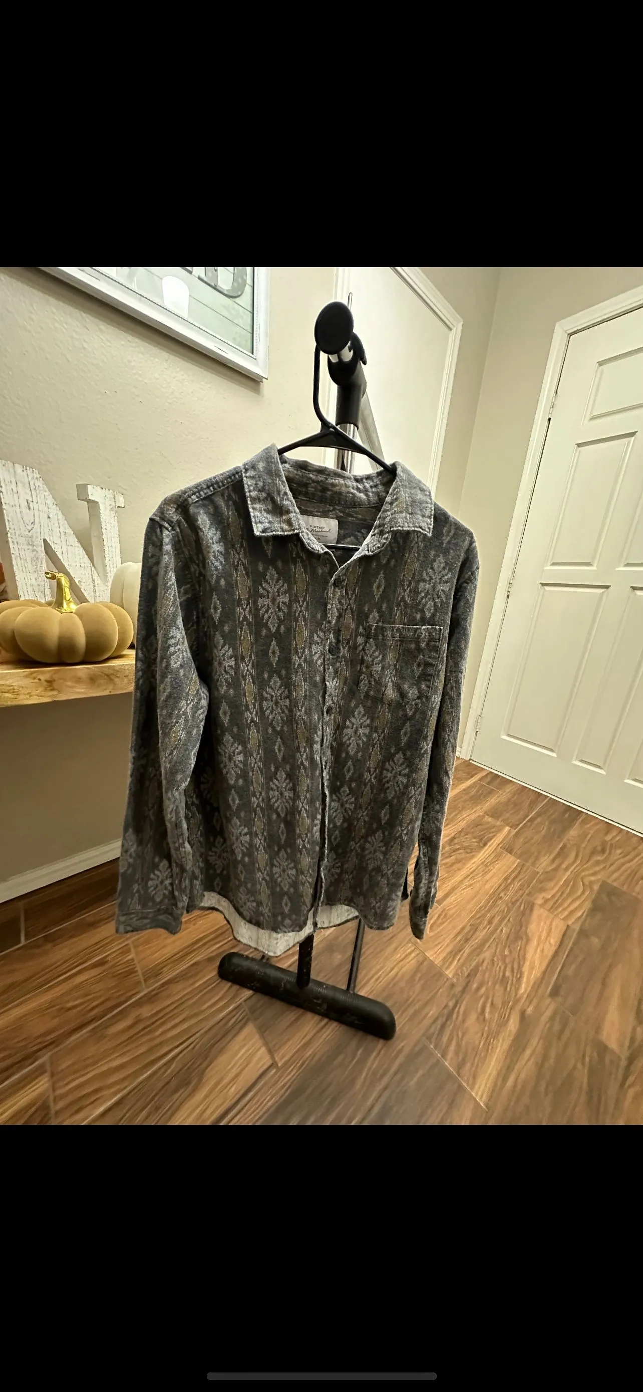 Product image for This vintage remastered men's shirt