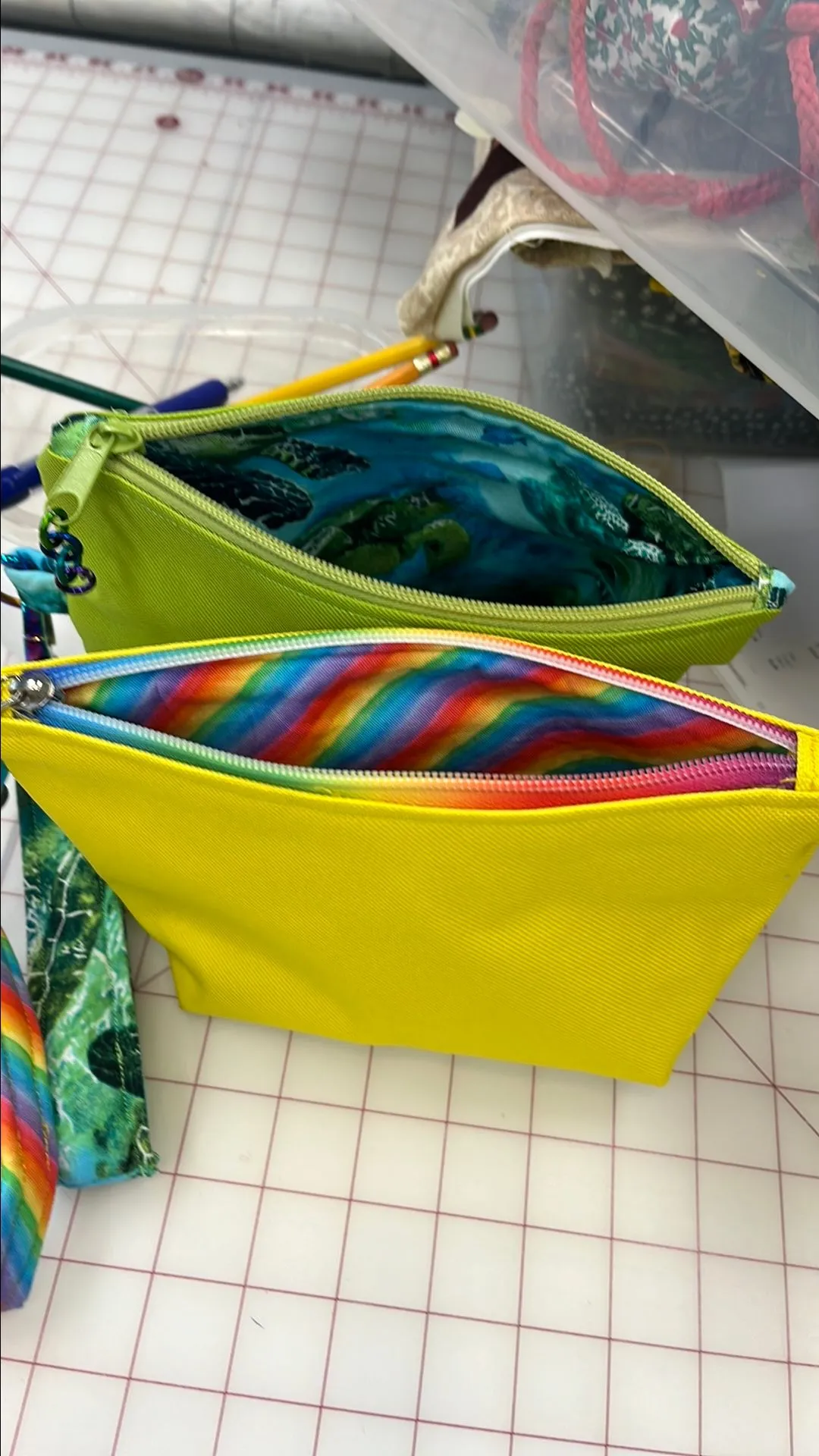 Product image for Lined swivel wristlet zipper bag  outside fabric waterproof;