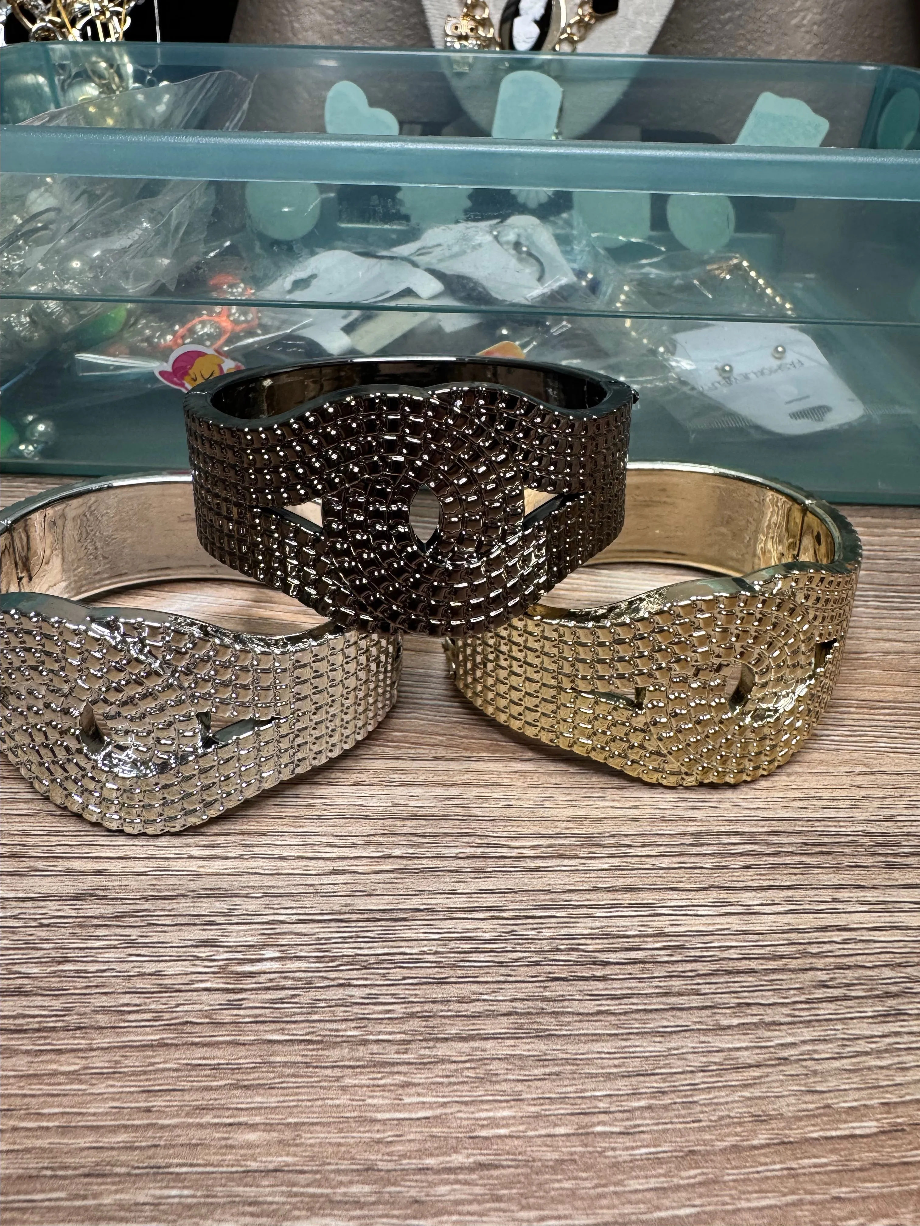 Product image for Set of 3 Plastic Clamper Bracelets