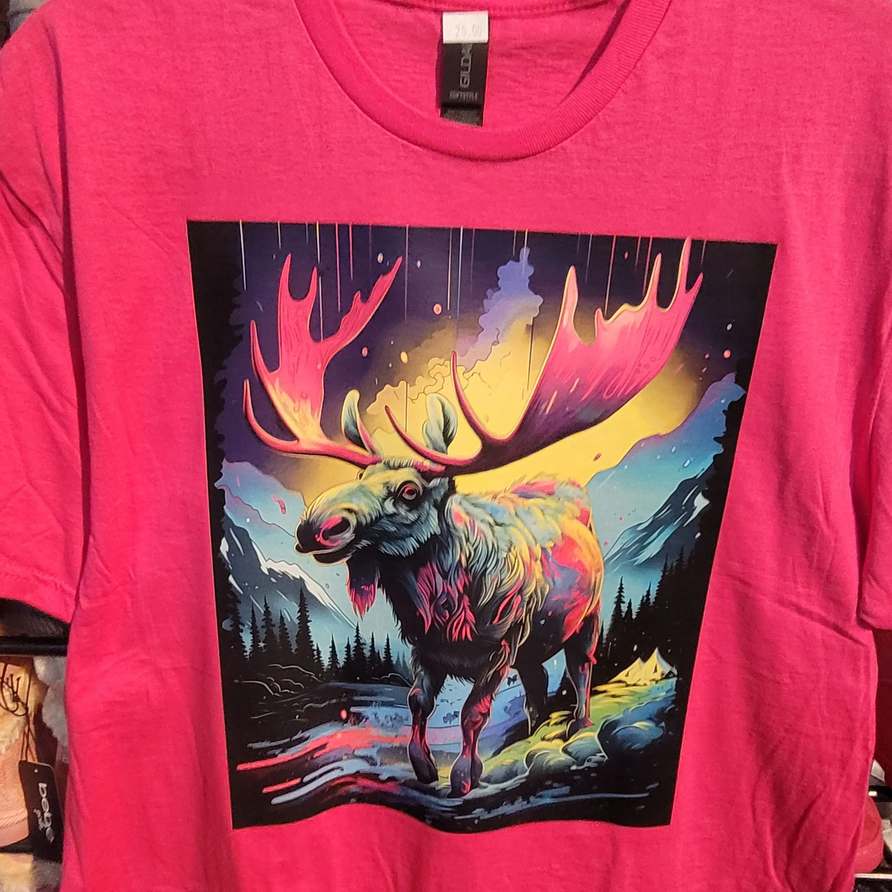 Product image for Mens Size Medium Fuchsia Heather TSshirt with Aurora Moose Design