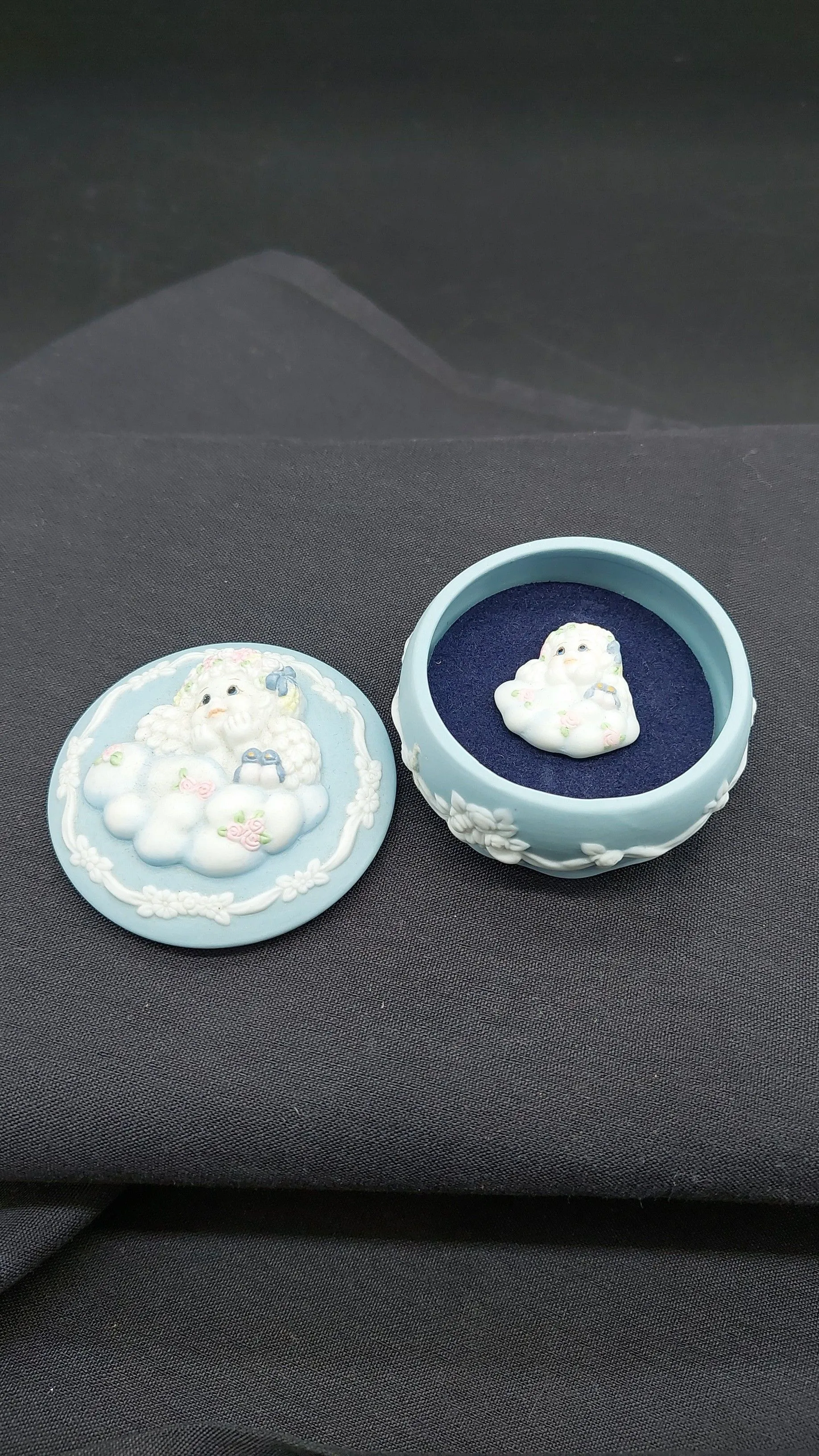 Product image for 2502 Dreamsicles 1997 Trinket Box 2 1/2" Wide