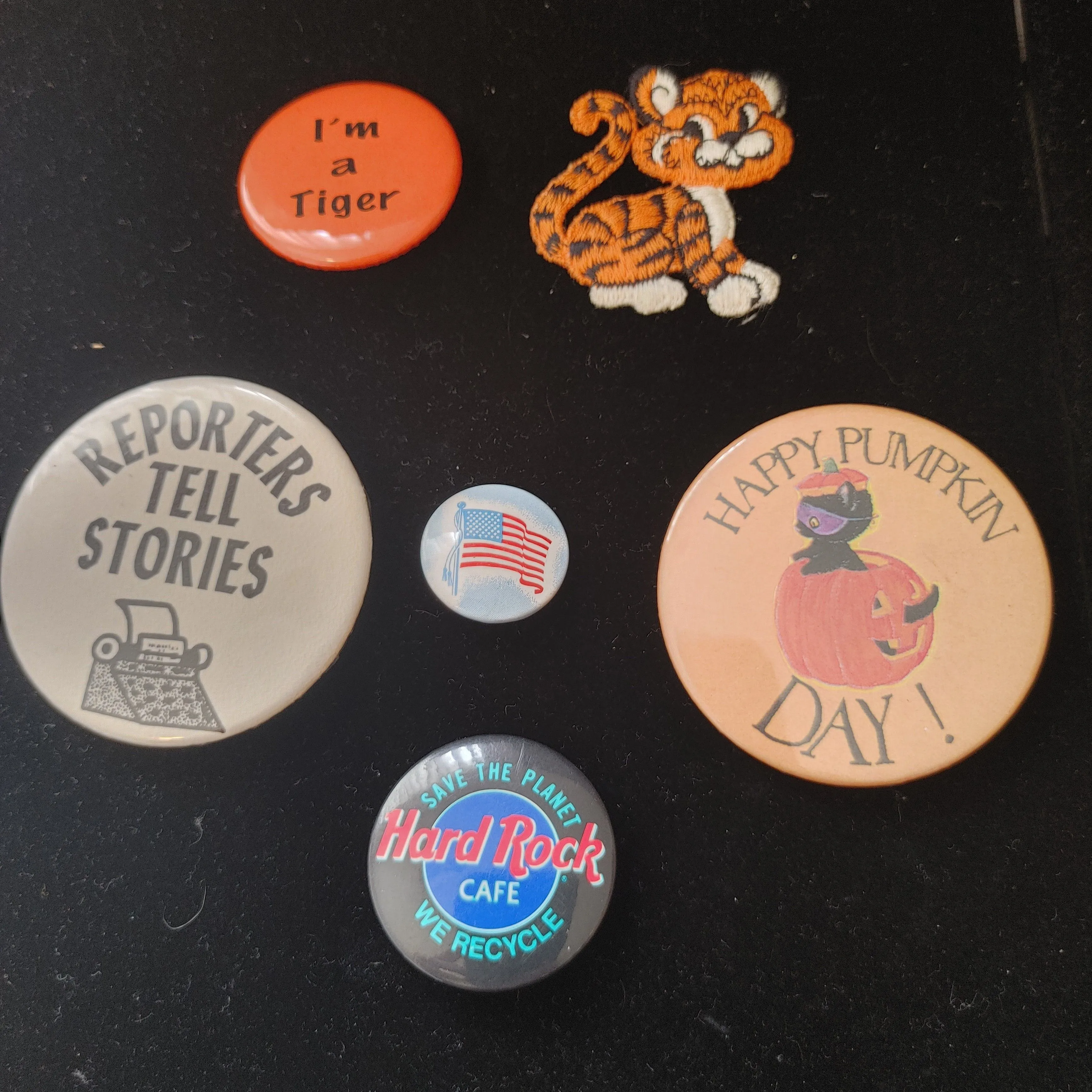 Product image for 5 Vintage pins with 1 patch