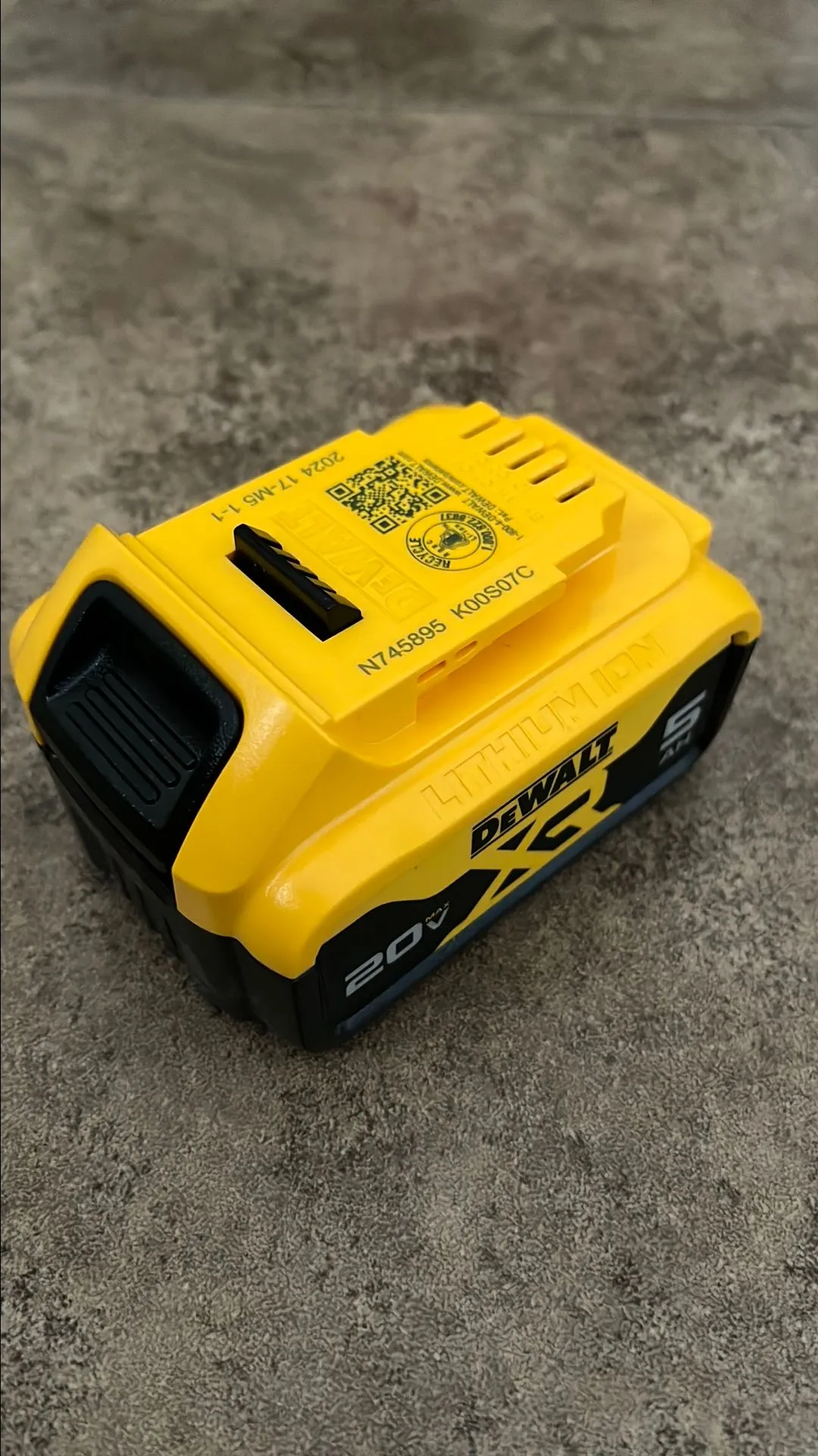 Product image for Dewalt 20V 5Ah Battery Pack Q538X5