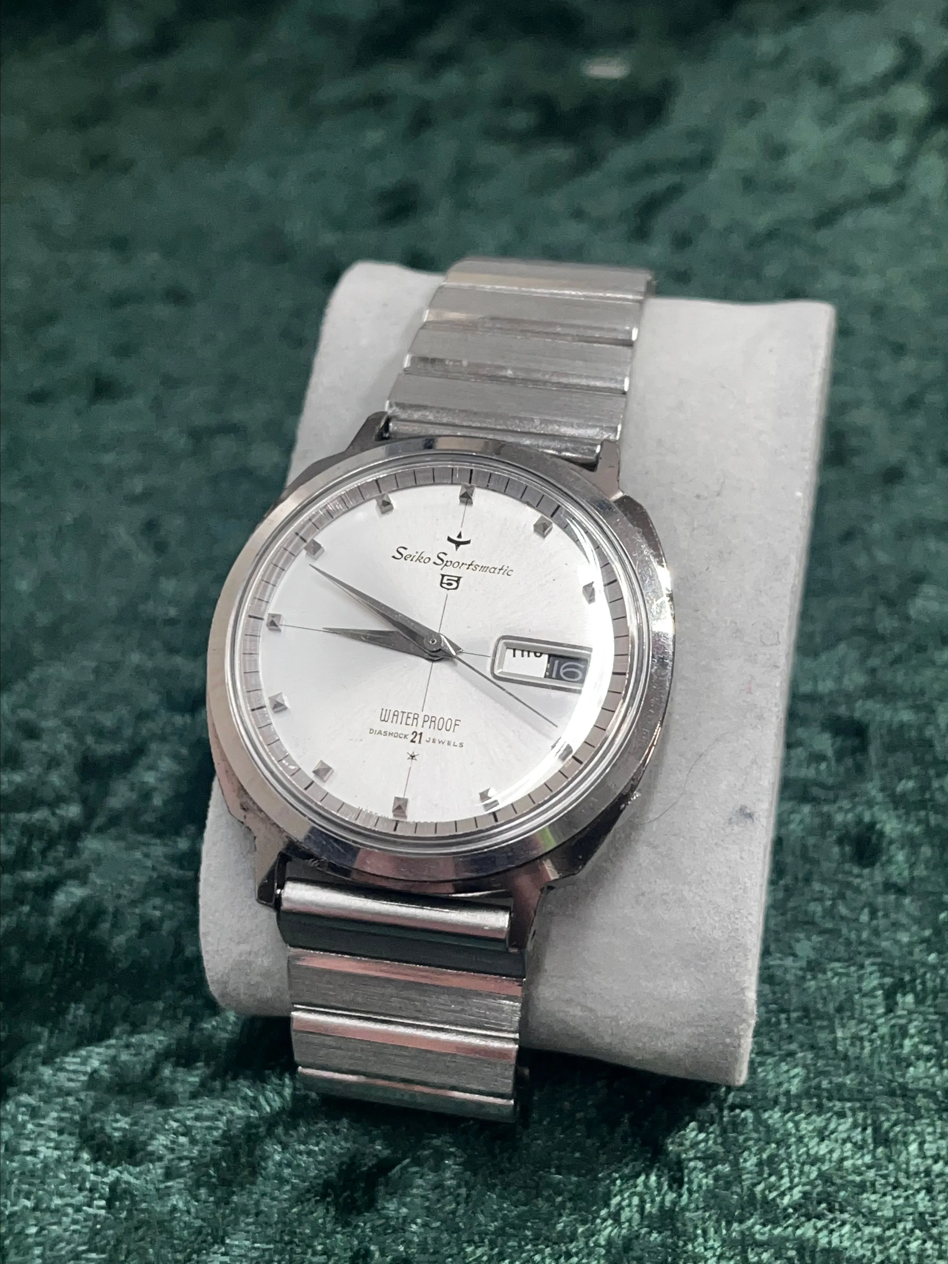 Product image for August 1964 Seiko sportsmatic 5 dinashock 21 Jewels men’s watch. Day-date at 3 o’clock, silver tone.