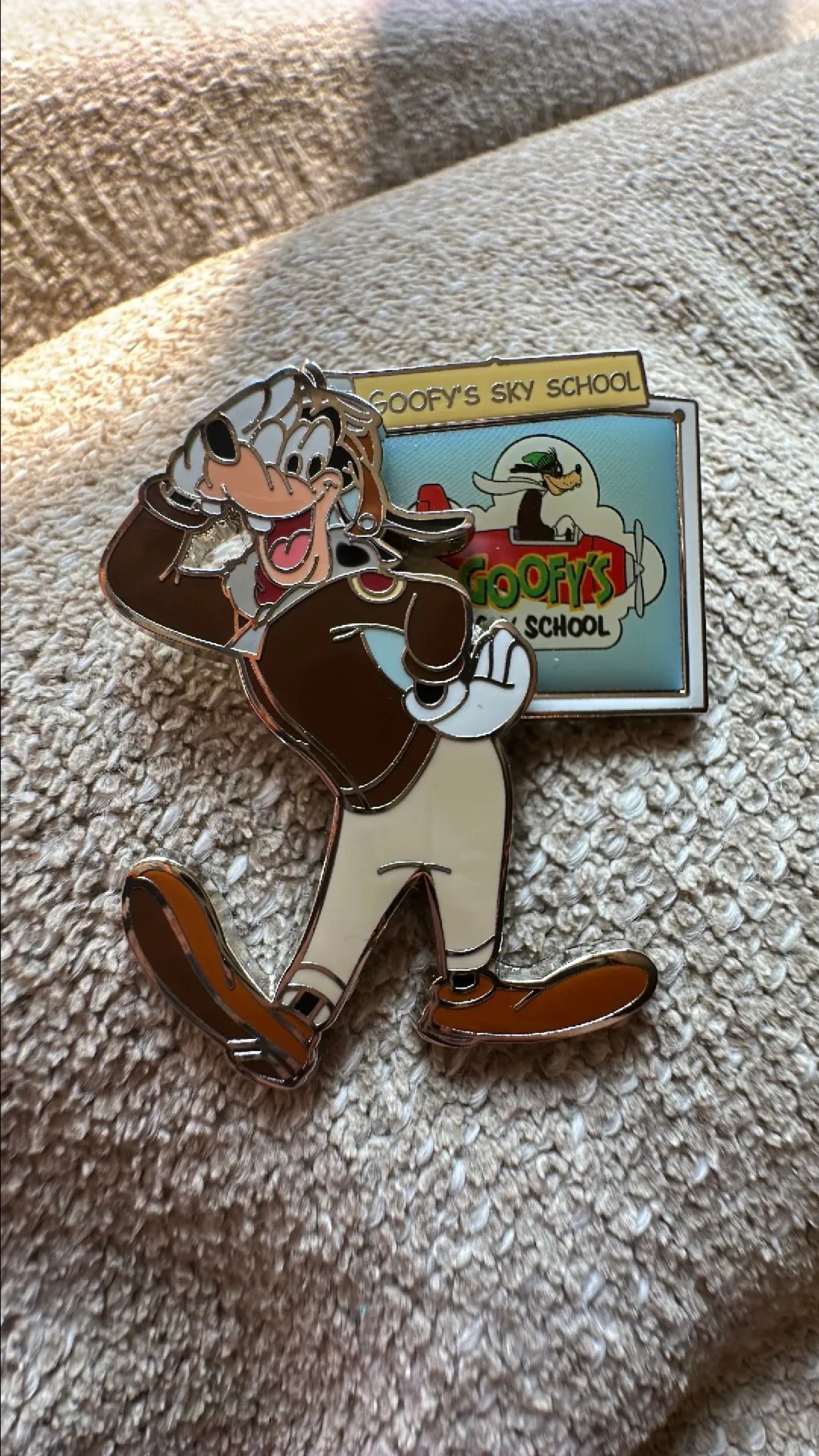 Product image for Goofys Fly School- Annual Passholder Pin