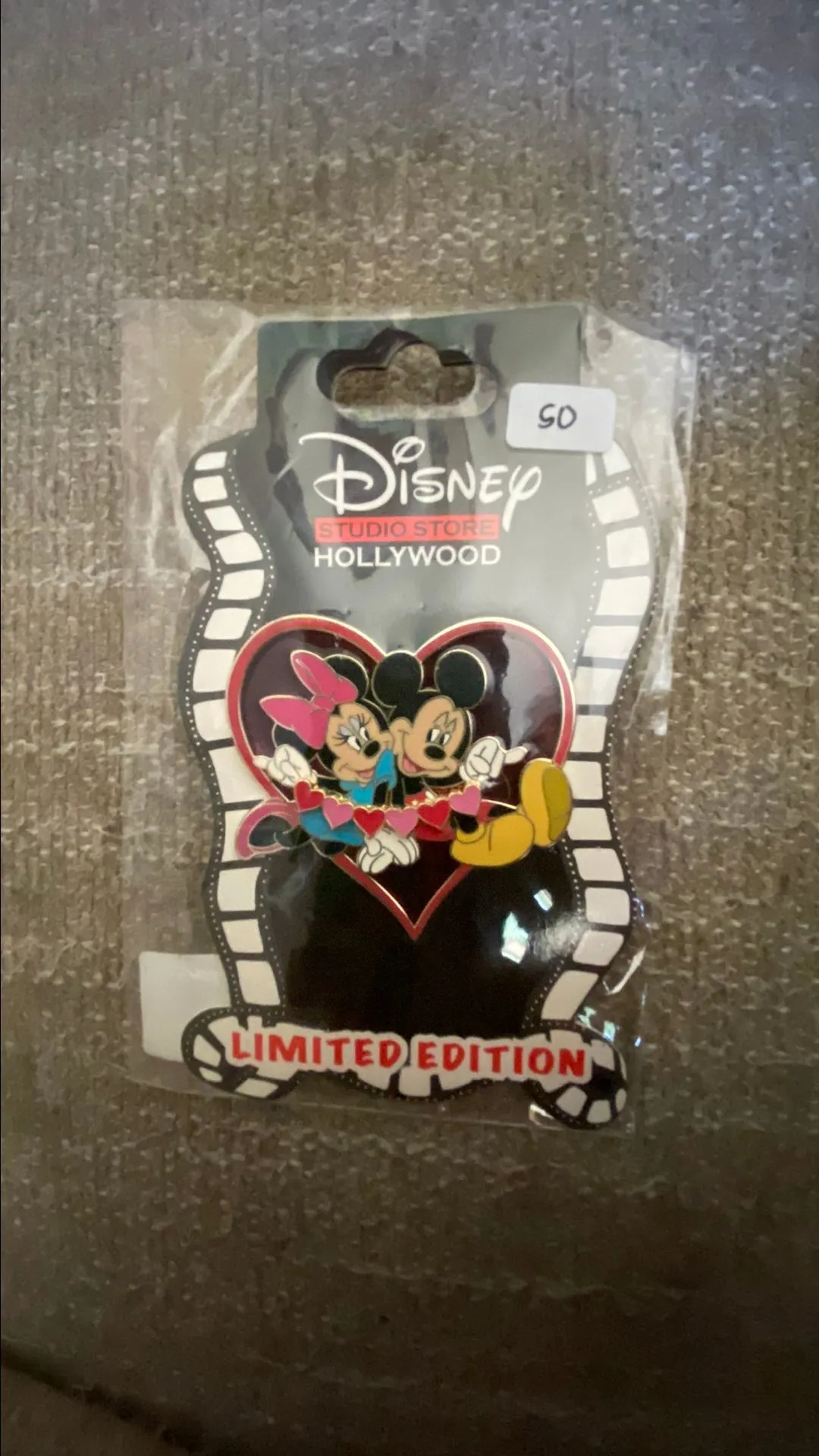 Product image for DSSH Mickey and Minnie Valentines Day Stained Glass