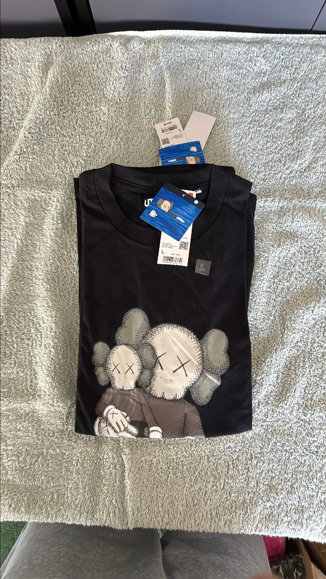 Product image for KAWS X UNIQLO L T-Shirt