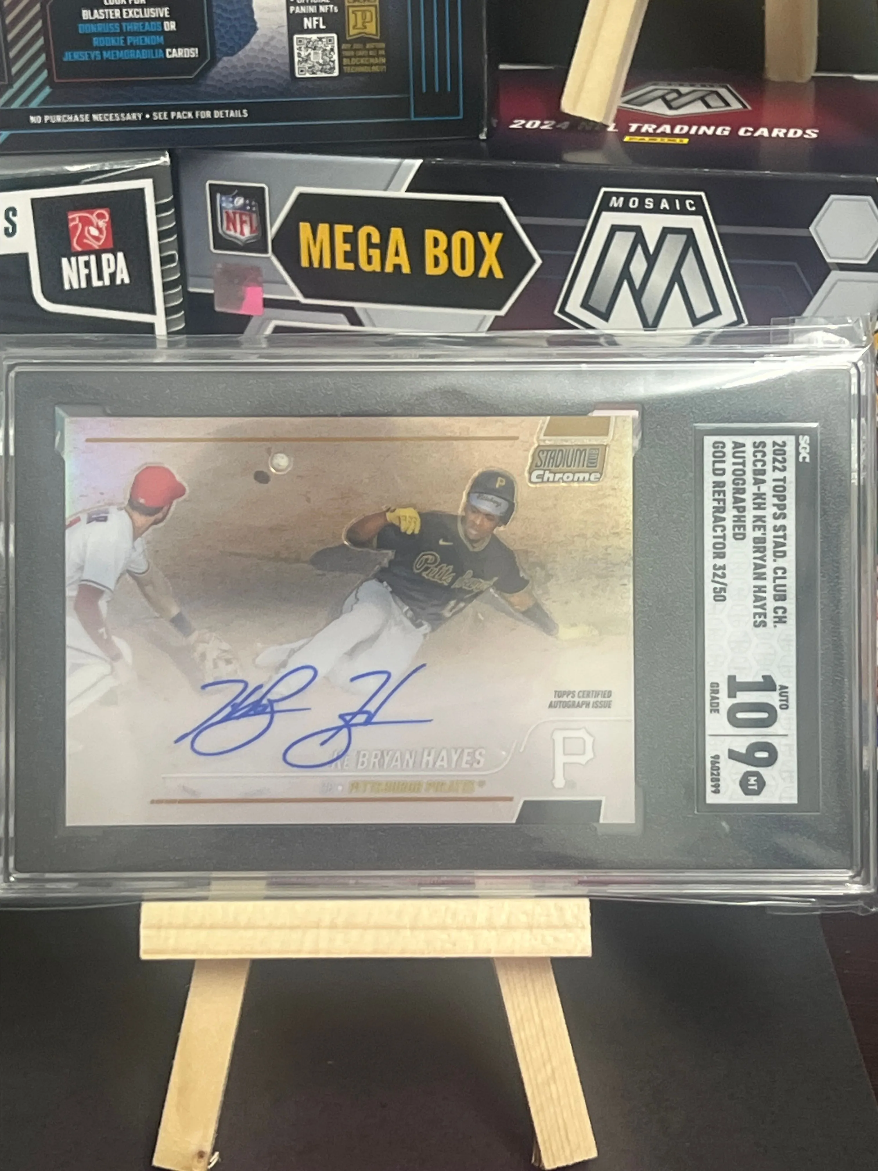 Product image for 2022 Stadium Club Chrome Ke’Bryan Hayes Gold Refractor Auto /50 SGC 9