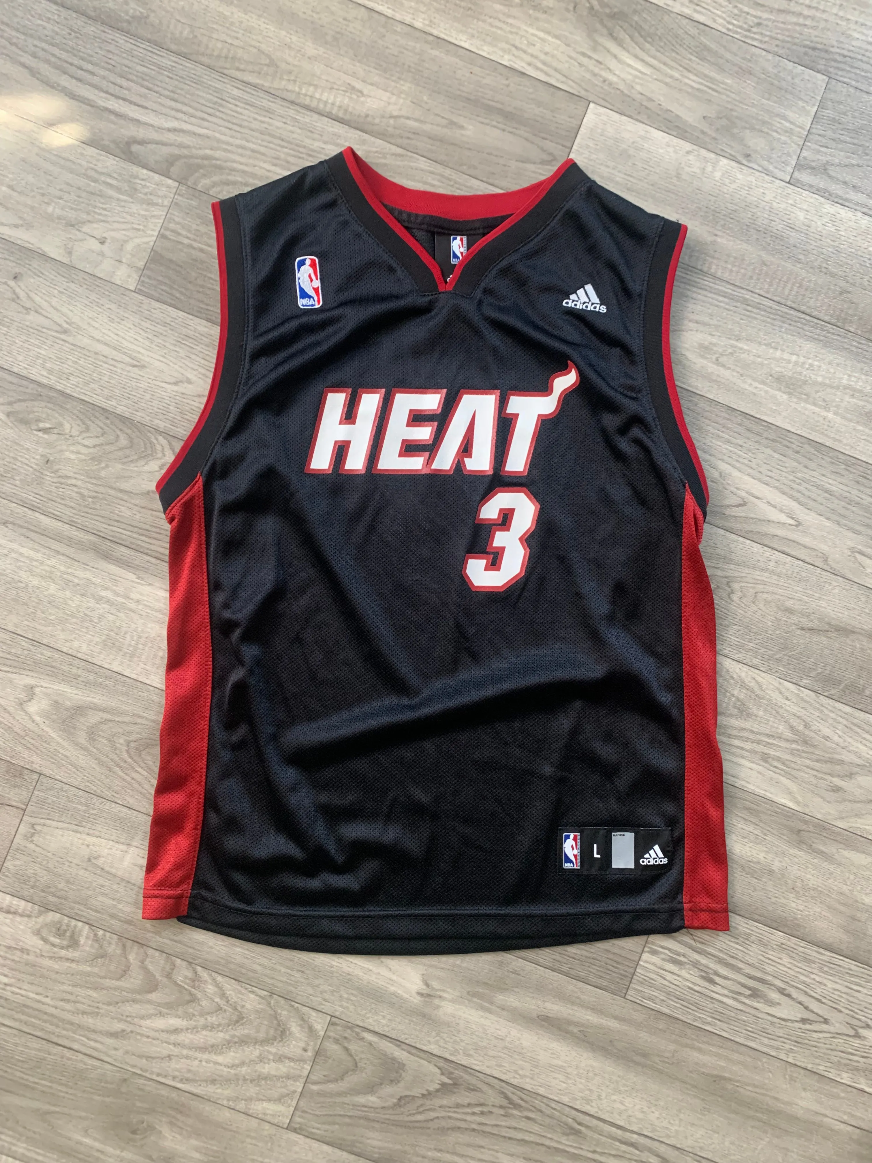 Product image for Dwayne Wade Miami Heat jersey youth large