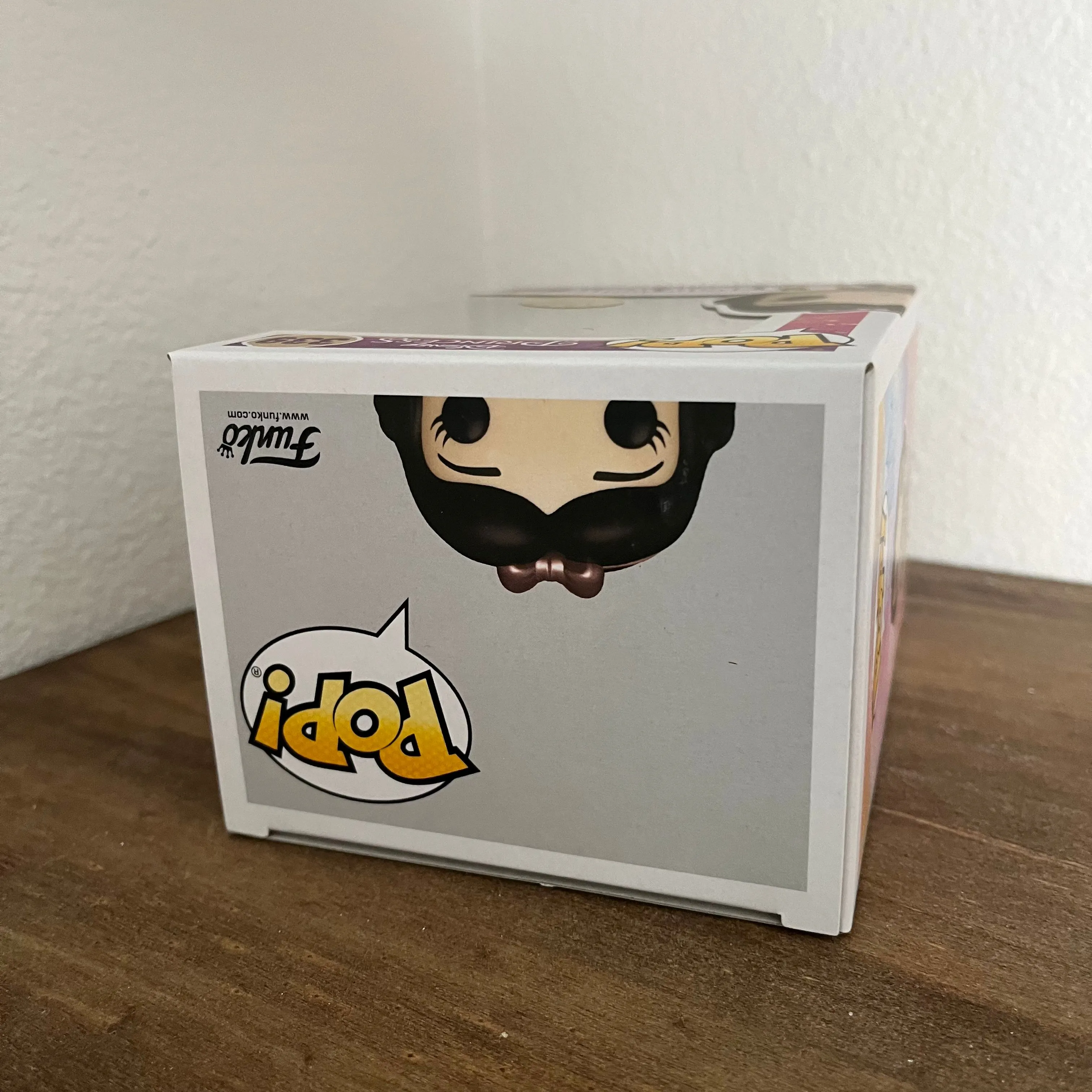 Product image for Funko Pop! Disney Princess #339 Snow White (Gold) With Pin Funko Shop Exclusive