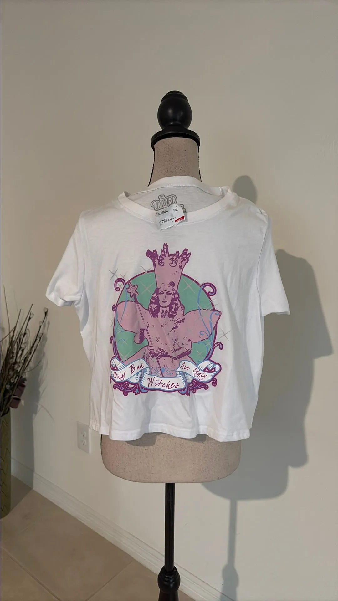 Product image for NWT wizard of oz crop large t shirt TS23