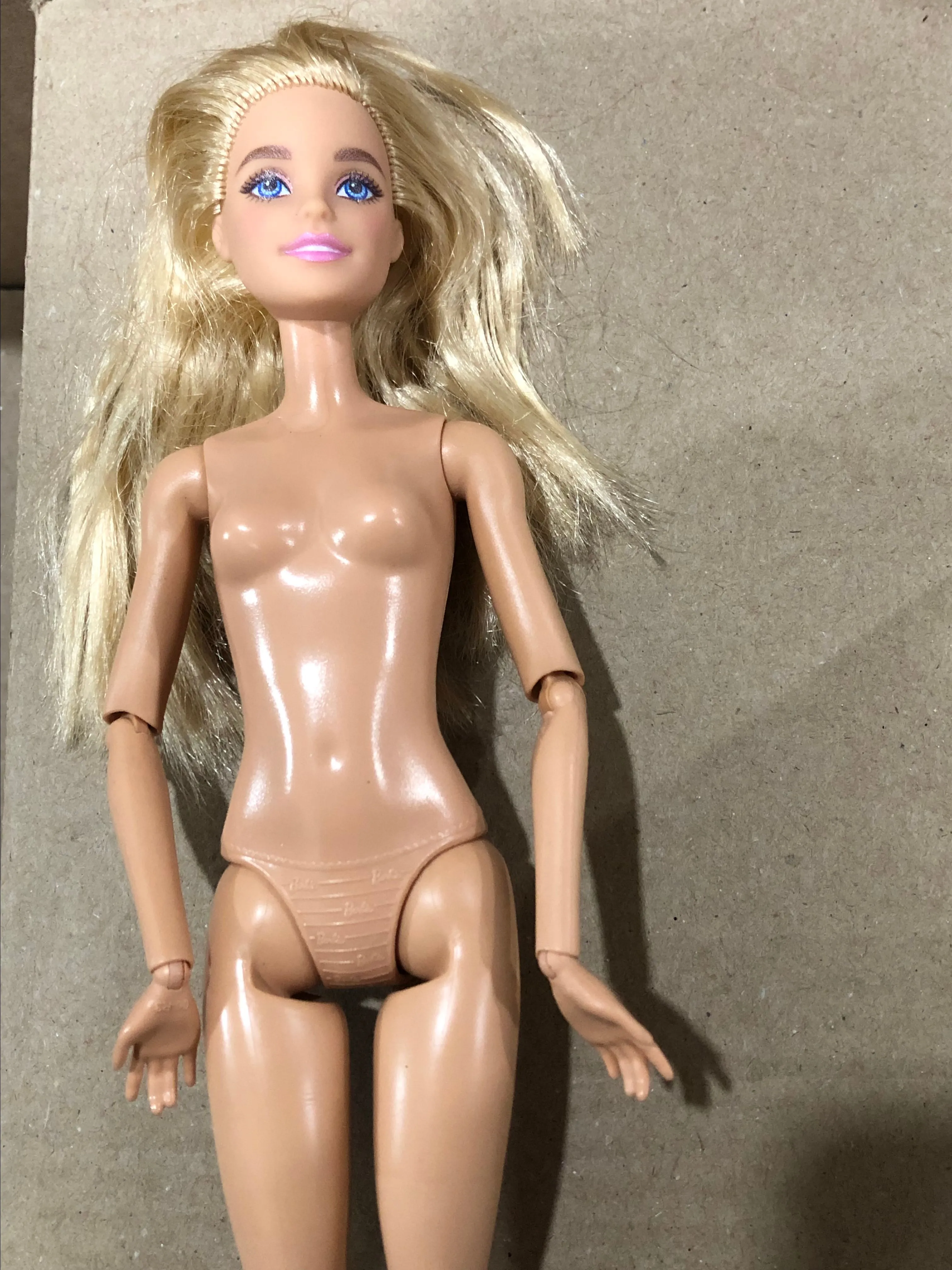 Product image for Articulated barbie doll