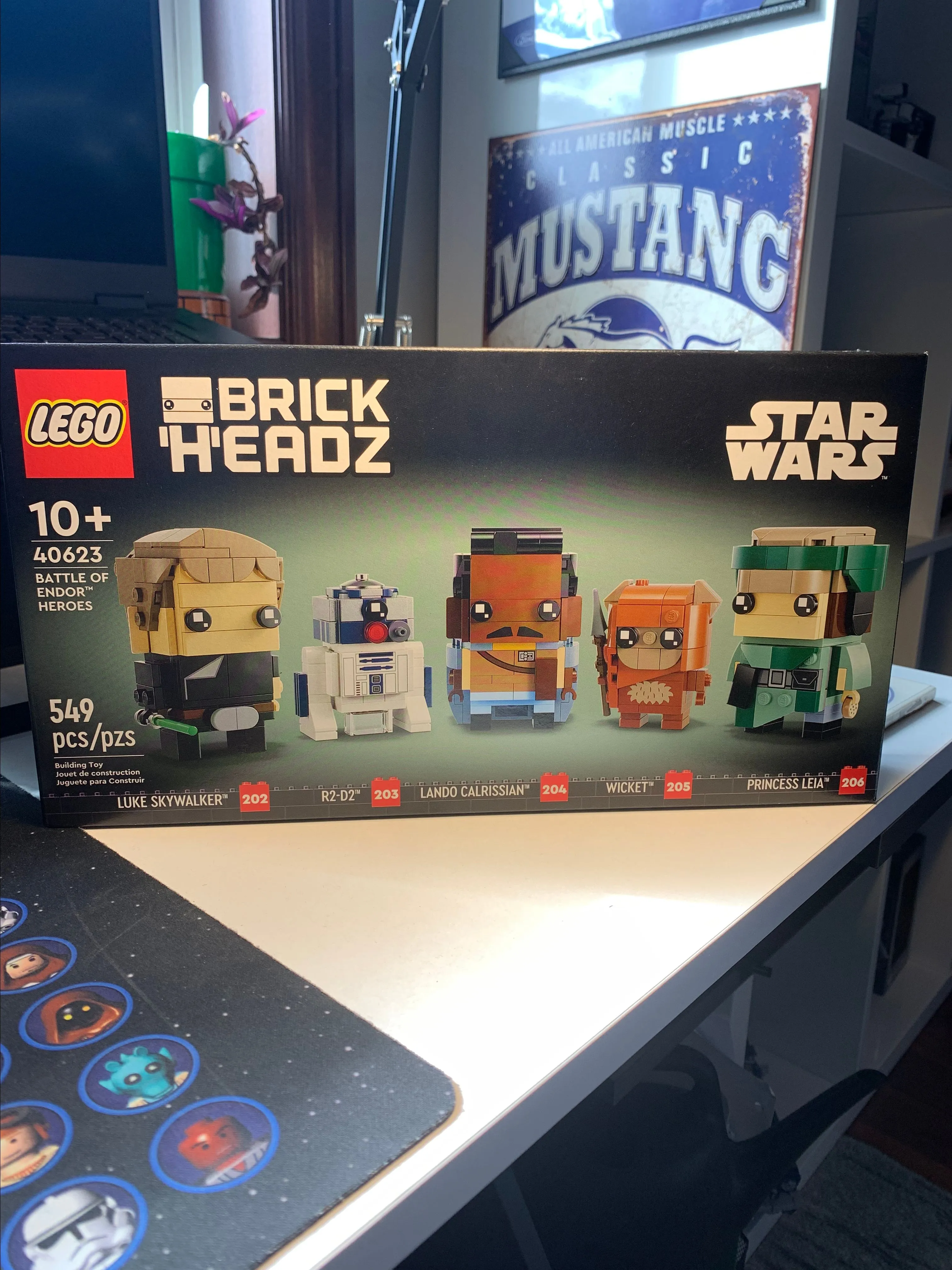 Product image for Lego Endor Hero's Brickheadz