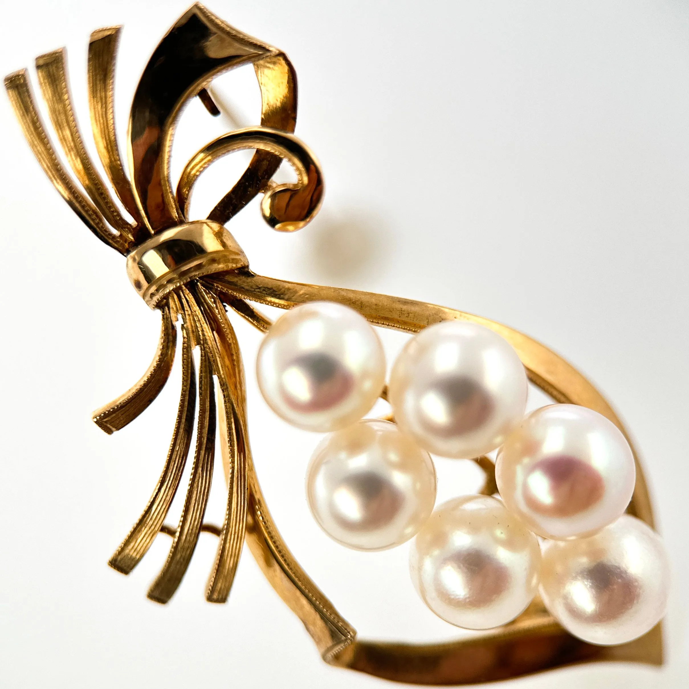 Product image for Antique Japanese 14k Yellow Gold Pearl Sculptural Brooch with Engraved Detail on Gold Ribbon 1 7/8" x 1" 7.9g YYW0012