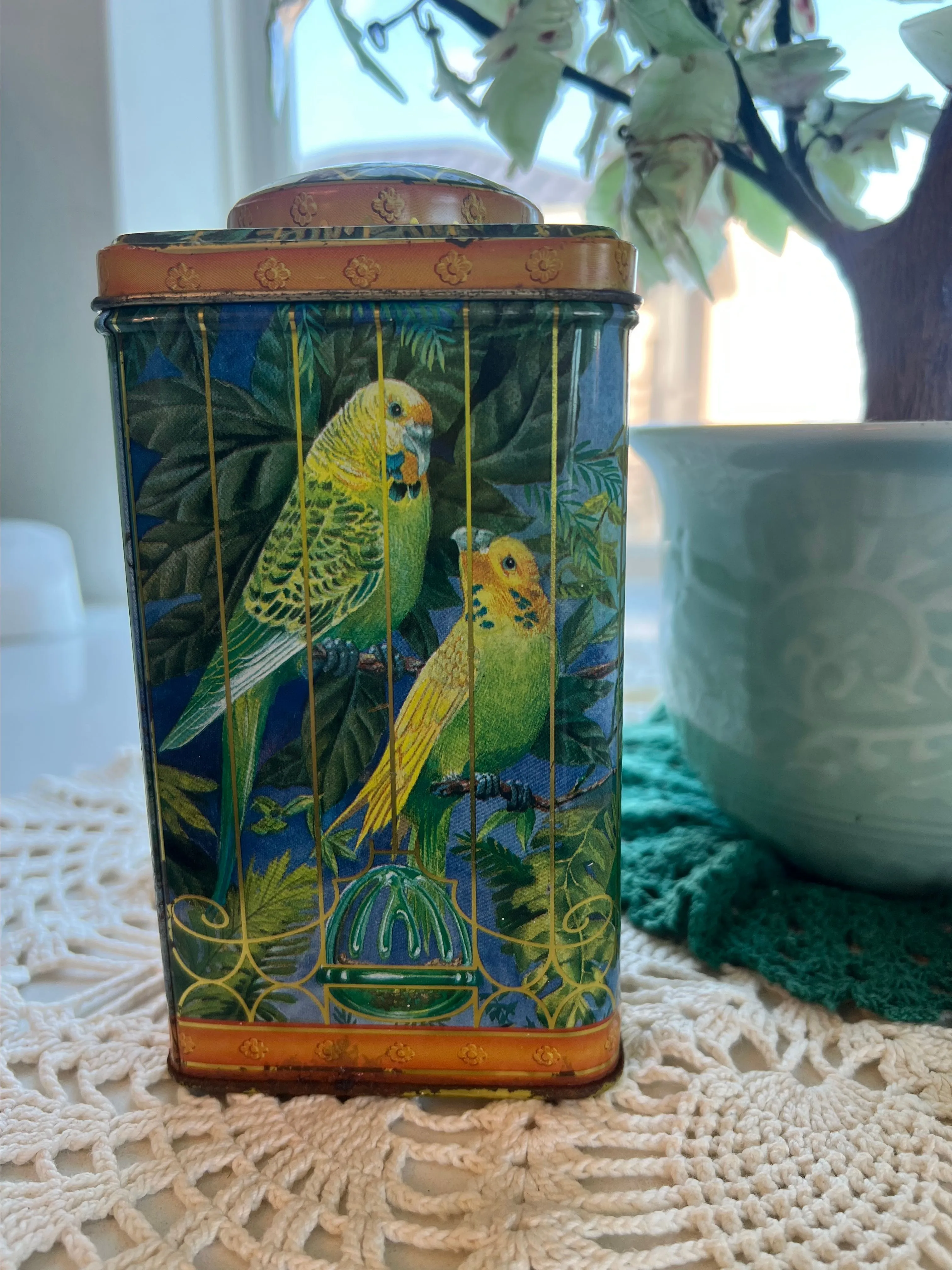 Product image for Vintage tin 4 bird design