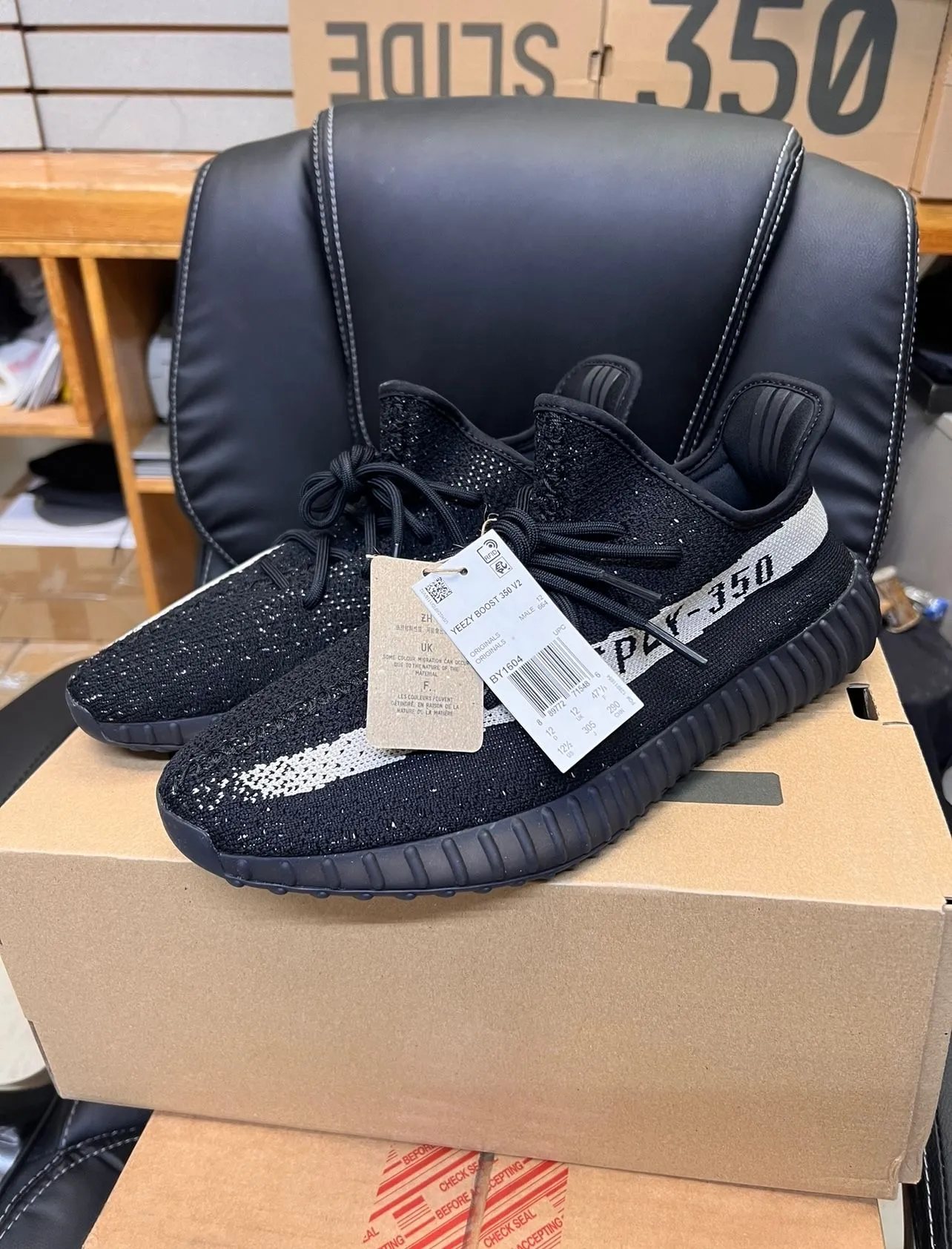 yeezy boost 350 v2 oreo box Yeezy 350 v2 'Oreo' Size 11 – HN Shop
