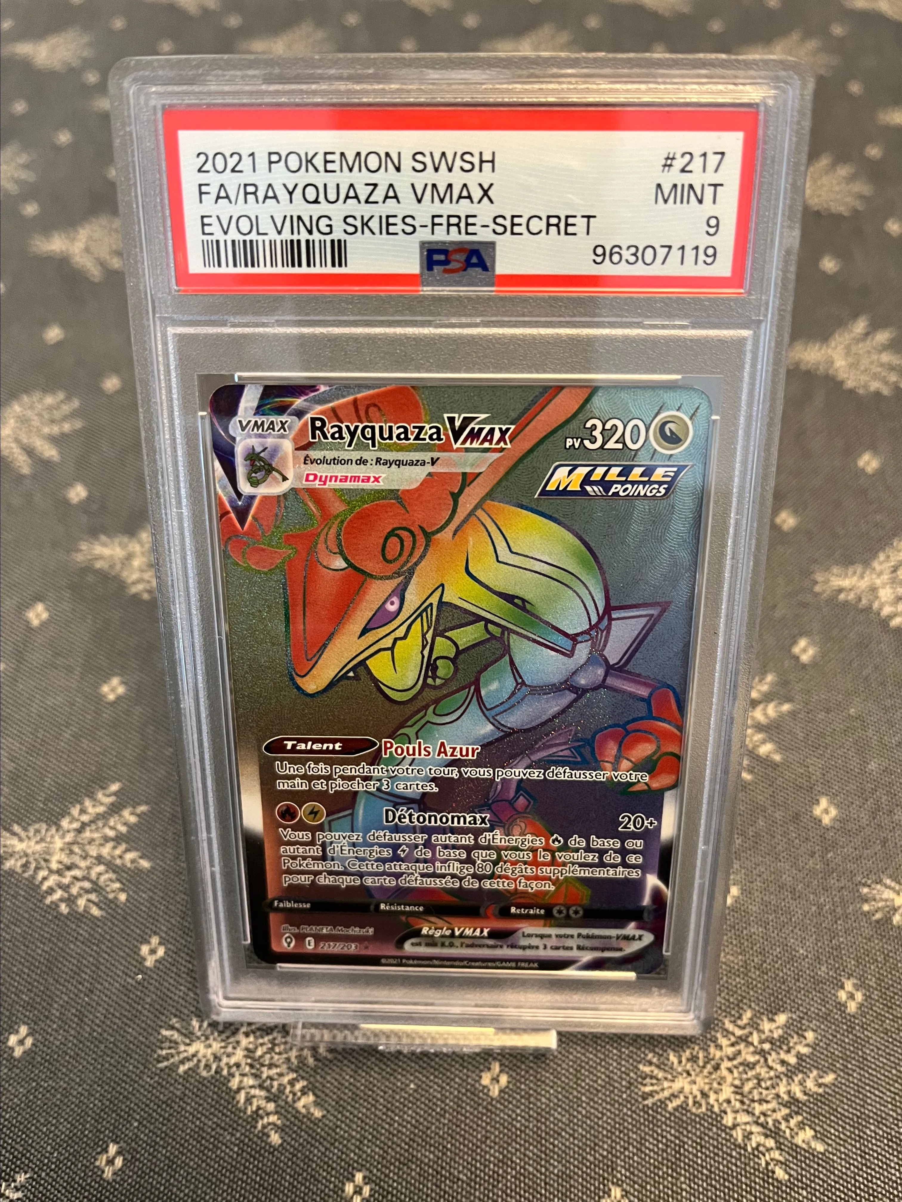 Product image for Rayquaza vmax raimbow