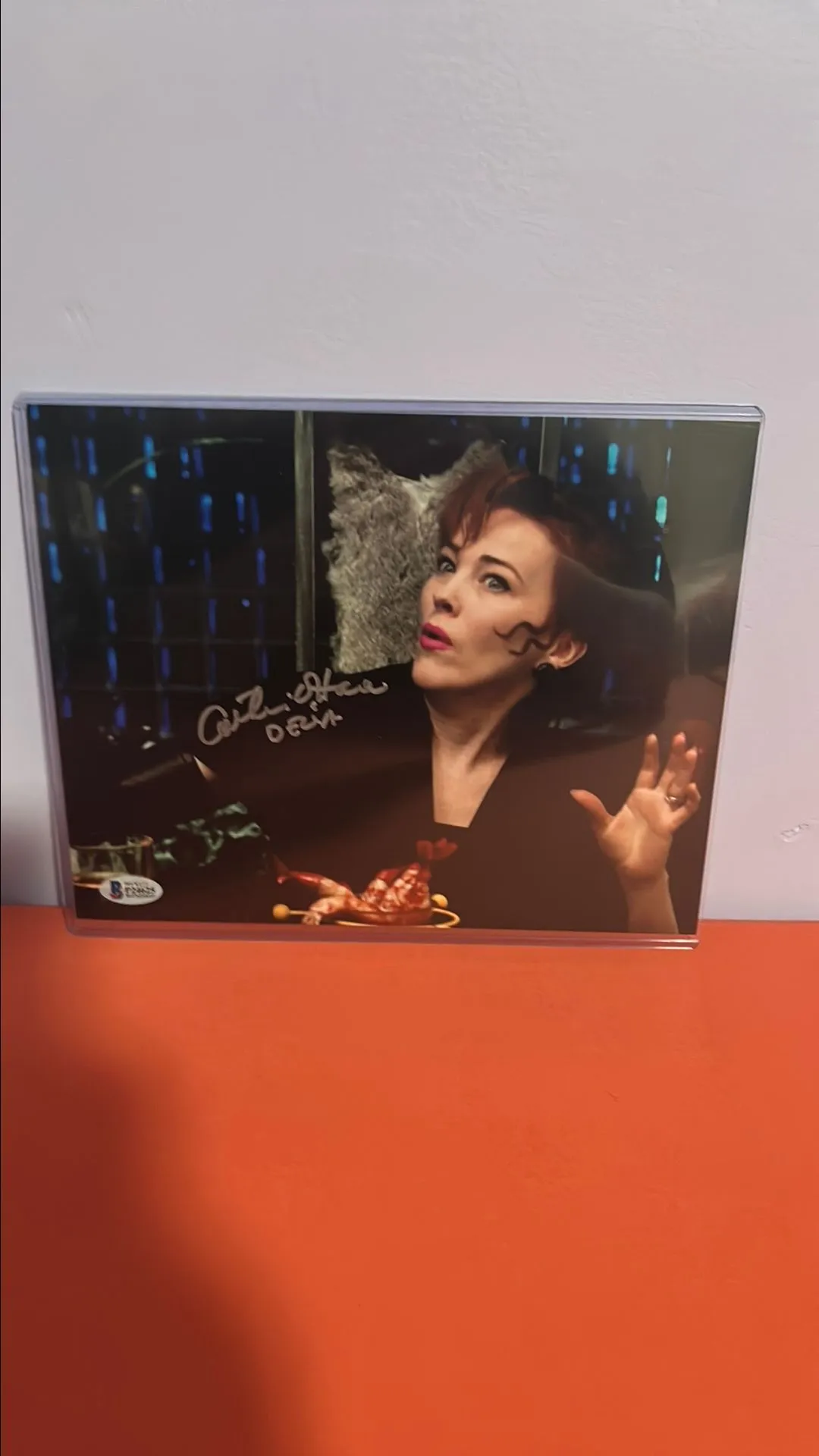 Product image for 8x10 Catherine O'Hara signed photograph