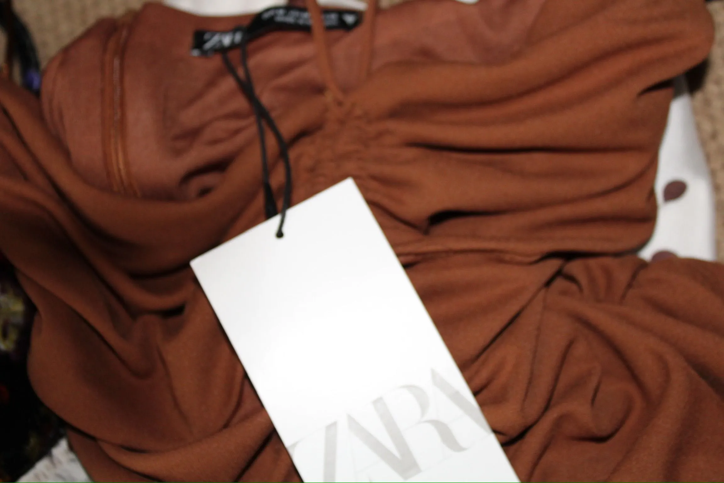 Listing Image Blurred Background