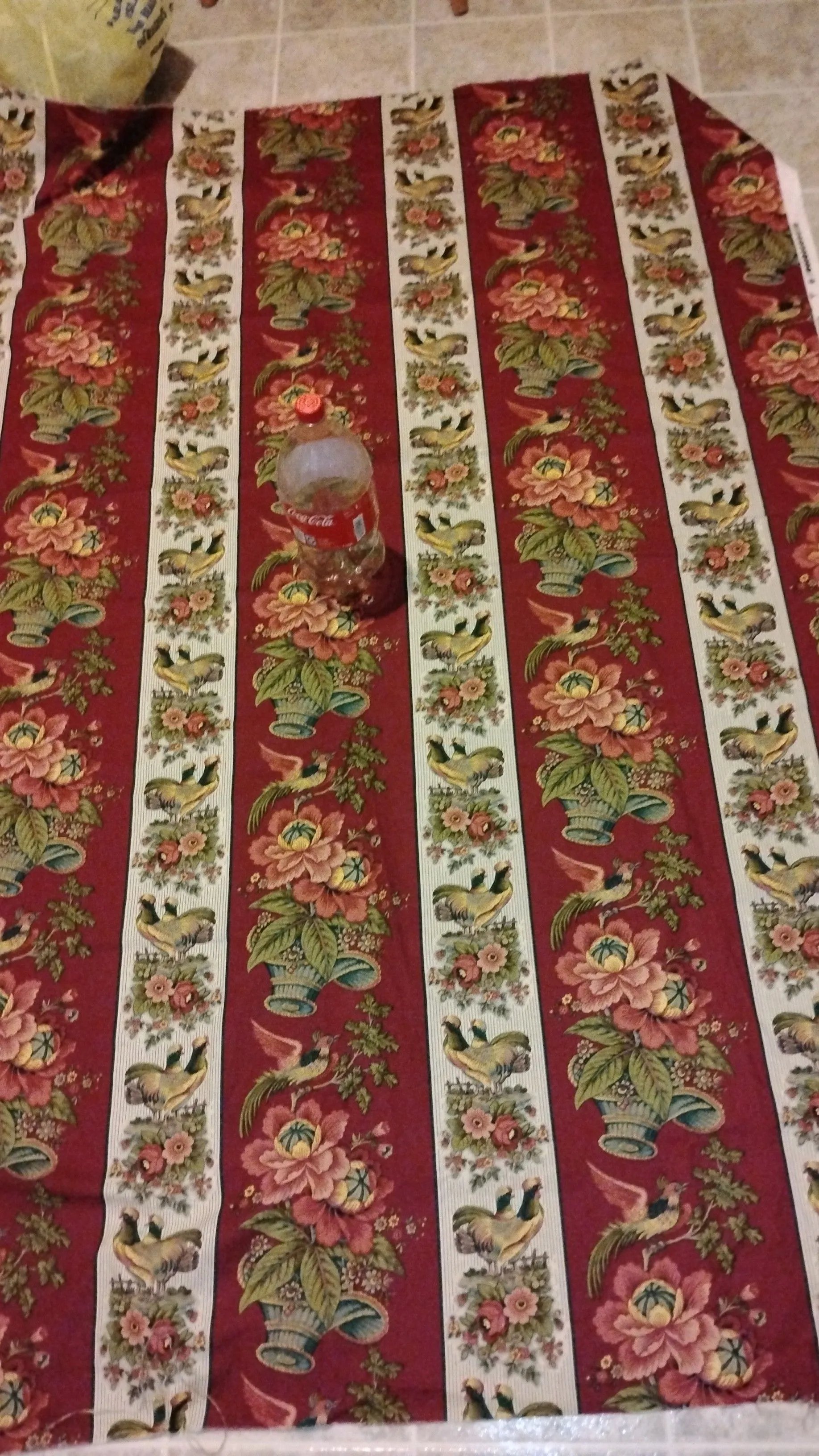 Product image for vintage fabric Waverly Rochelle pattern