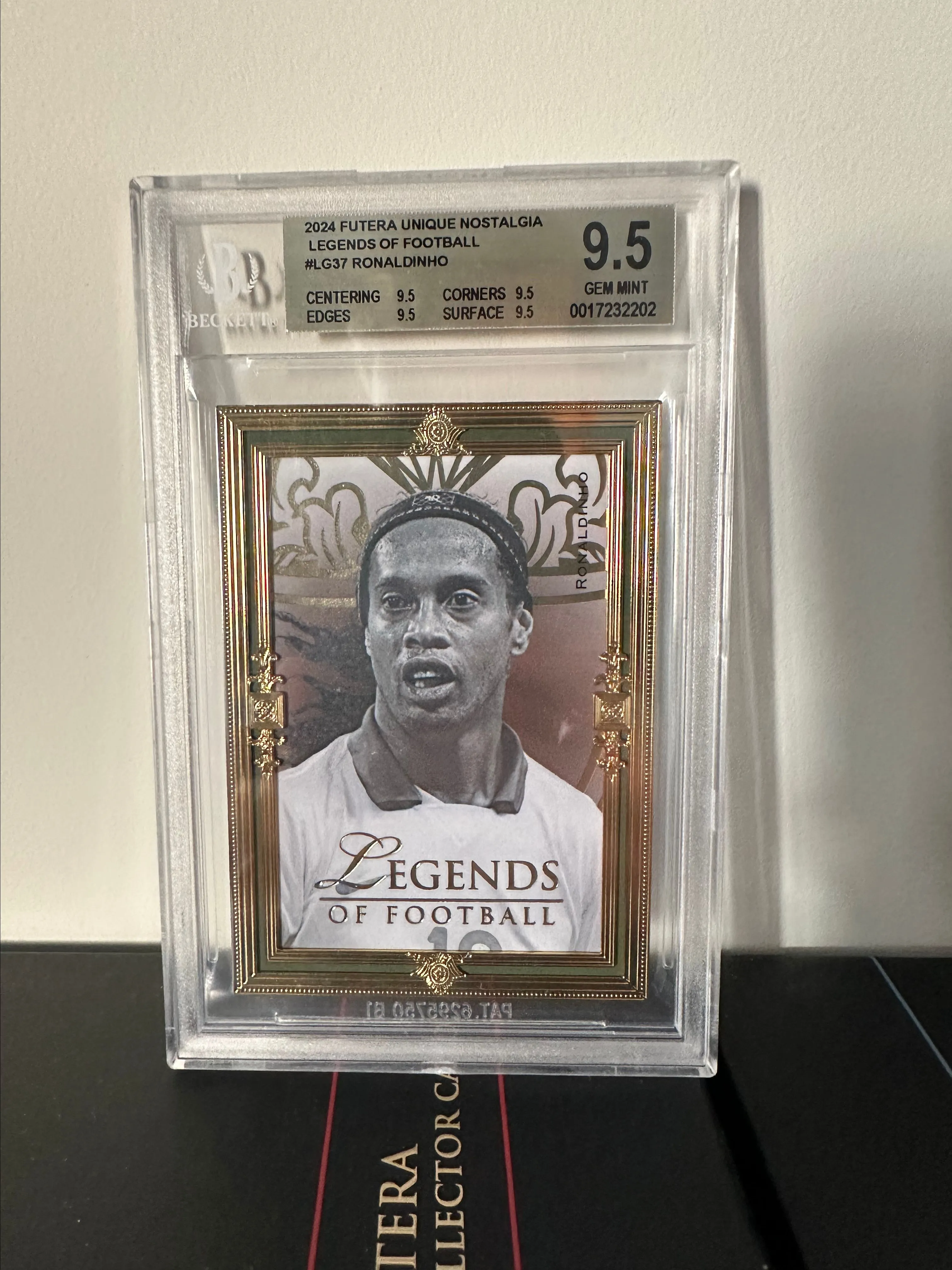 Product image for Ronaldinho /11 Gold Frame BGS 9.5