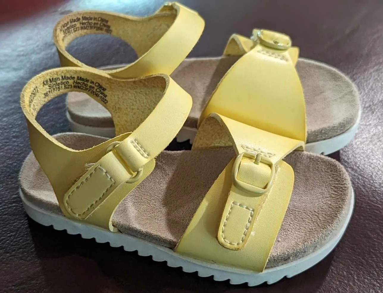 Product image for Toddler size 5 like yellow sandals XX-condition