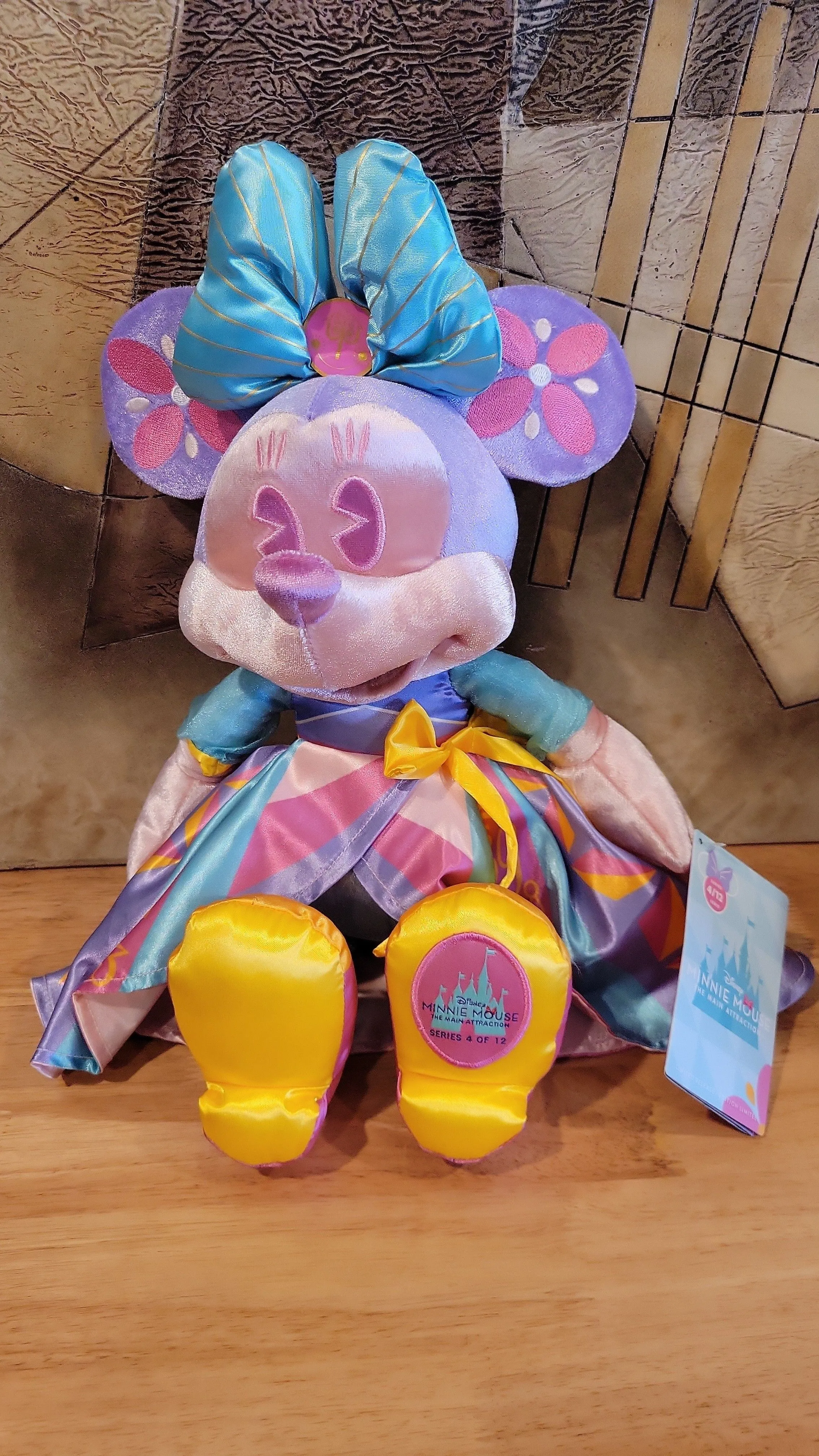 Product image for NEW Minnie Mouse Main Attraction Small World Plush