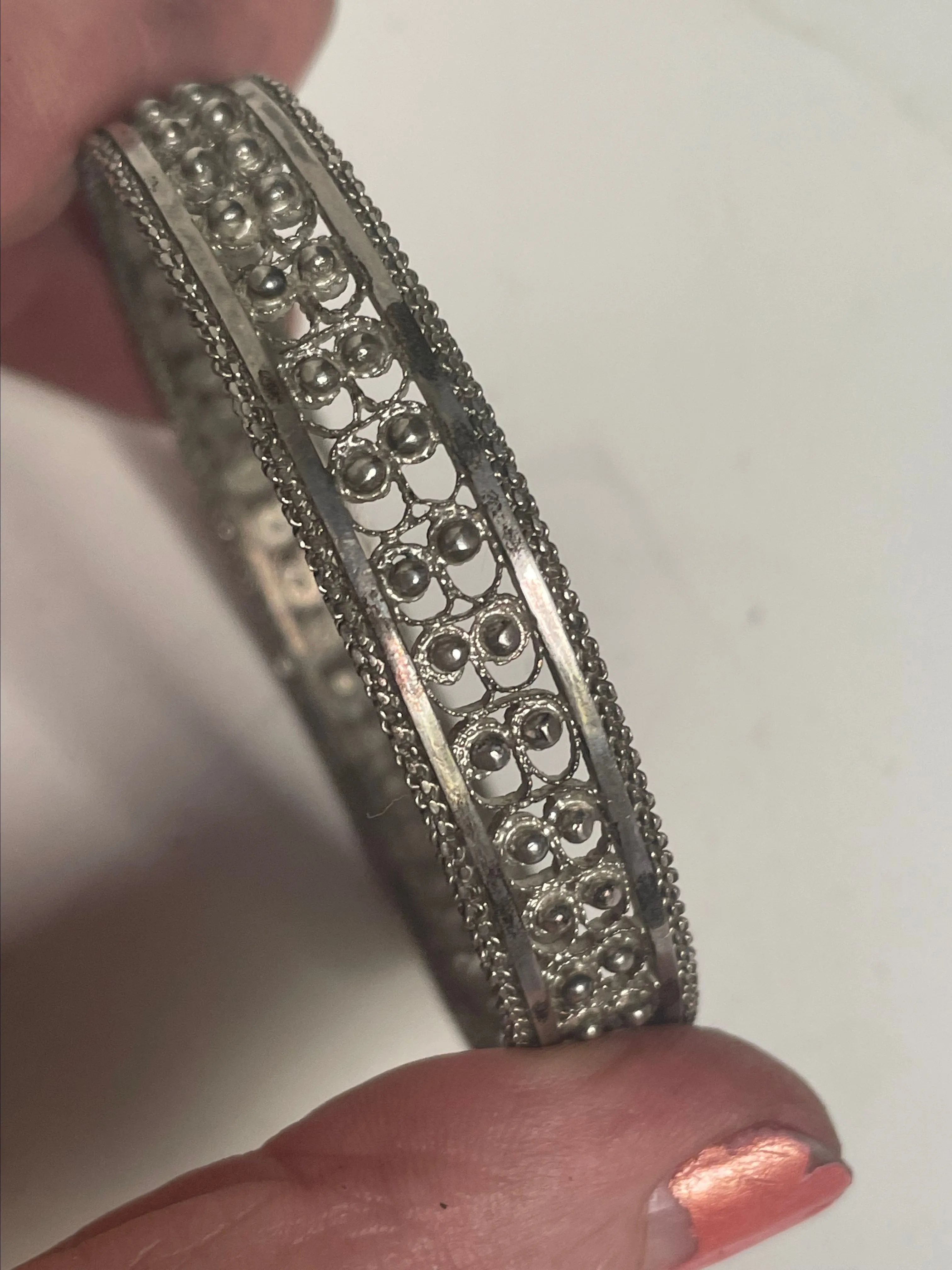 Listing Image Blurred Background
