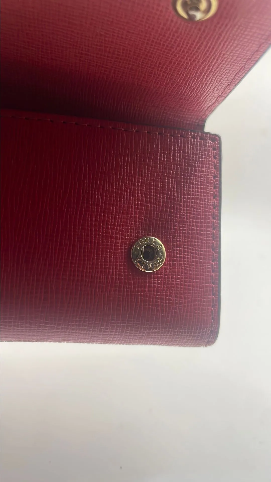 Listing Image Blurred Background