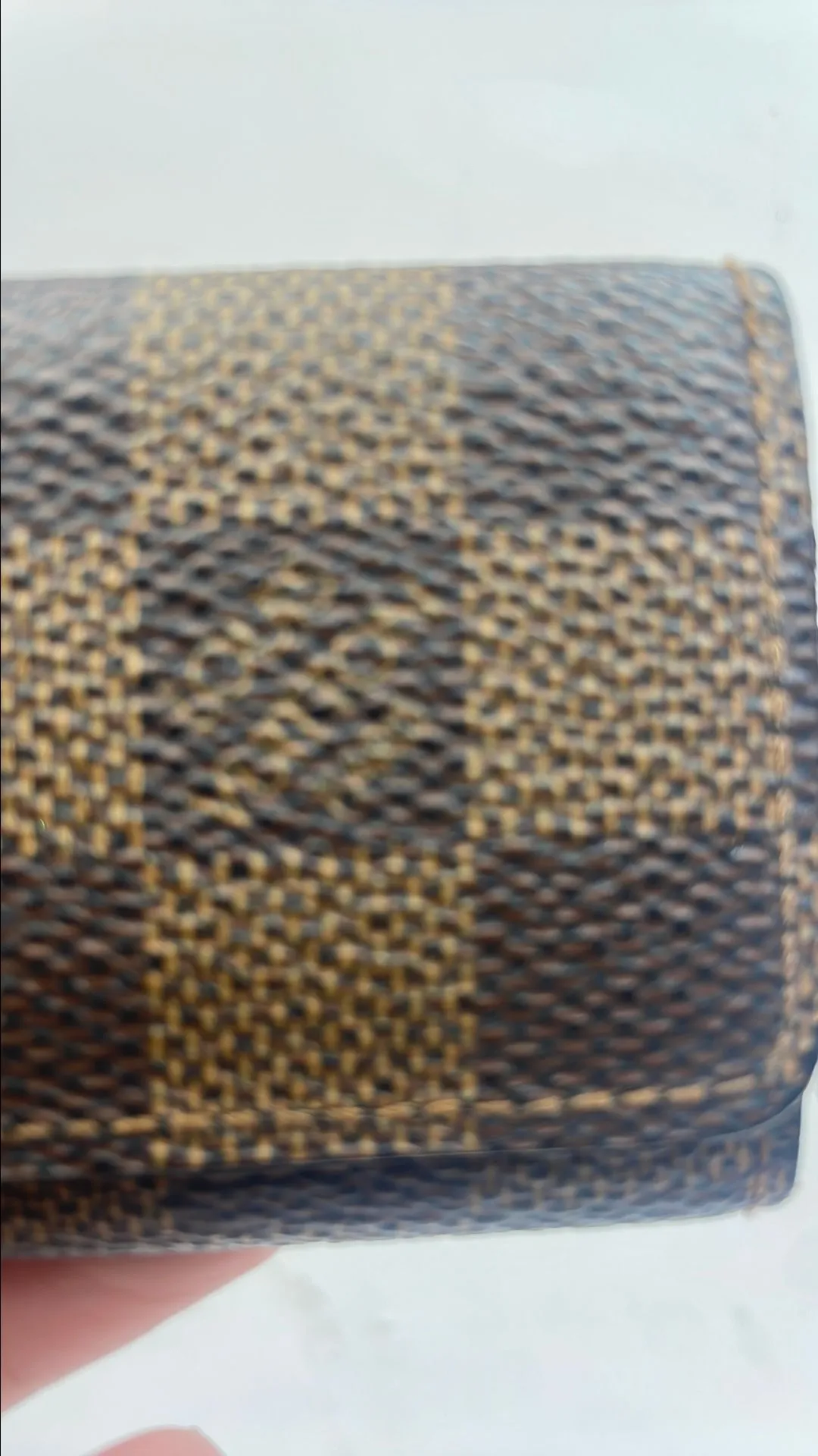 Listing Image Blurred Background