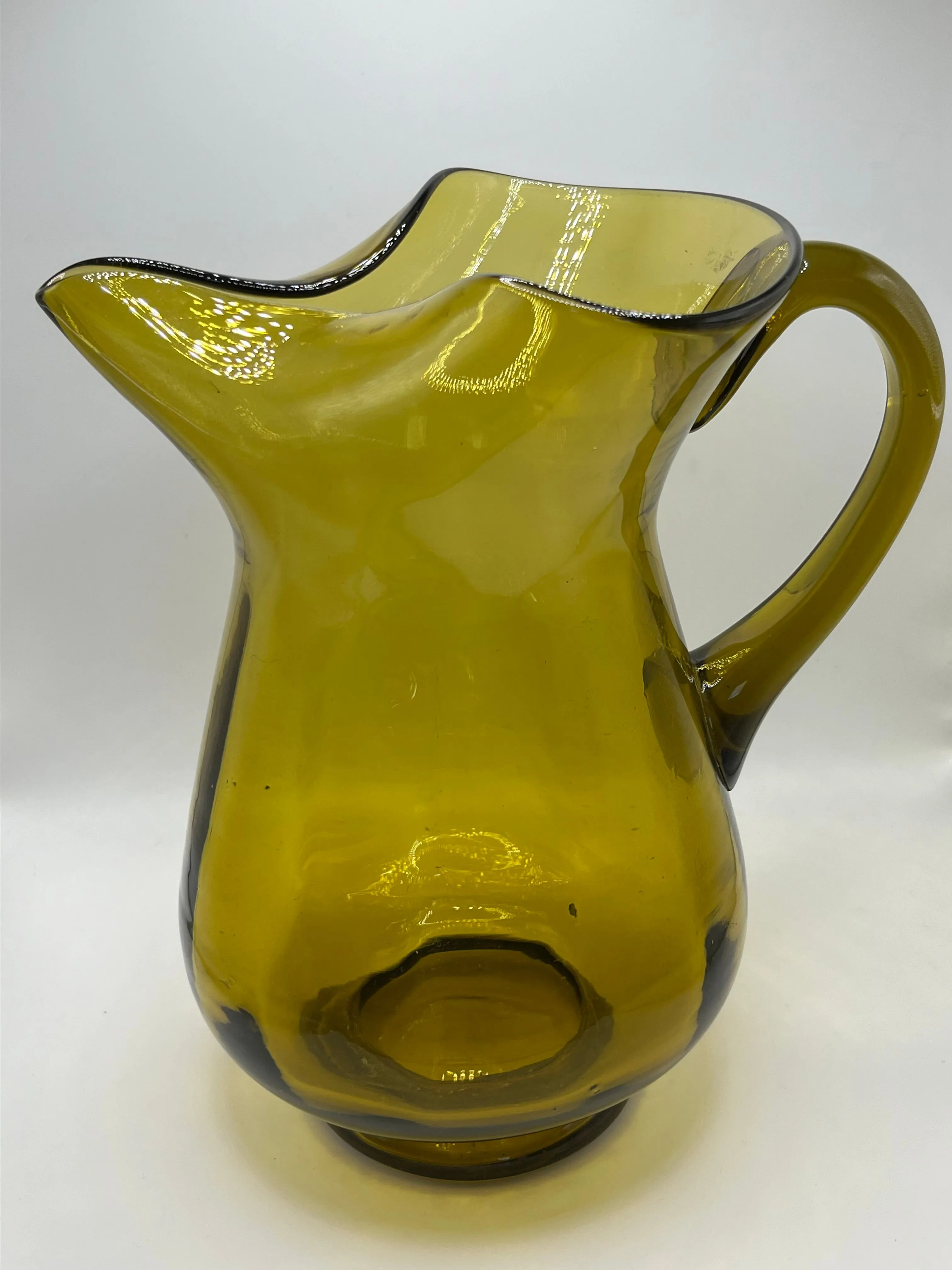 Product image for Vintage Emploi Yellow Translucent 64 Oz Hand Blown 10" Glass Pitcher Italy Used
