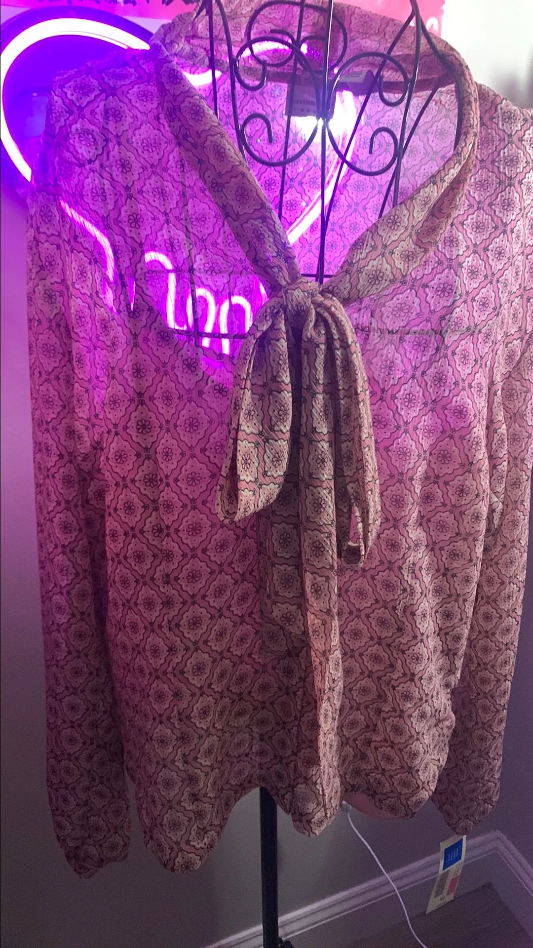 Product image for 81.Pretty COVINGTON pink sheer top with tank top attached underneath &pussy bow front